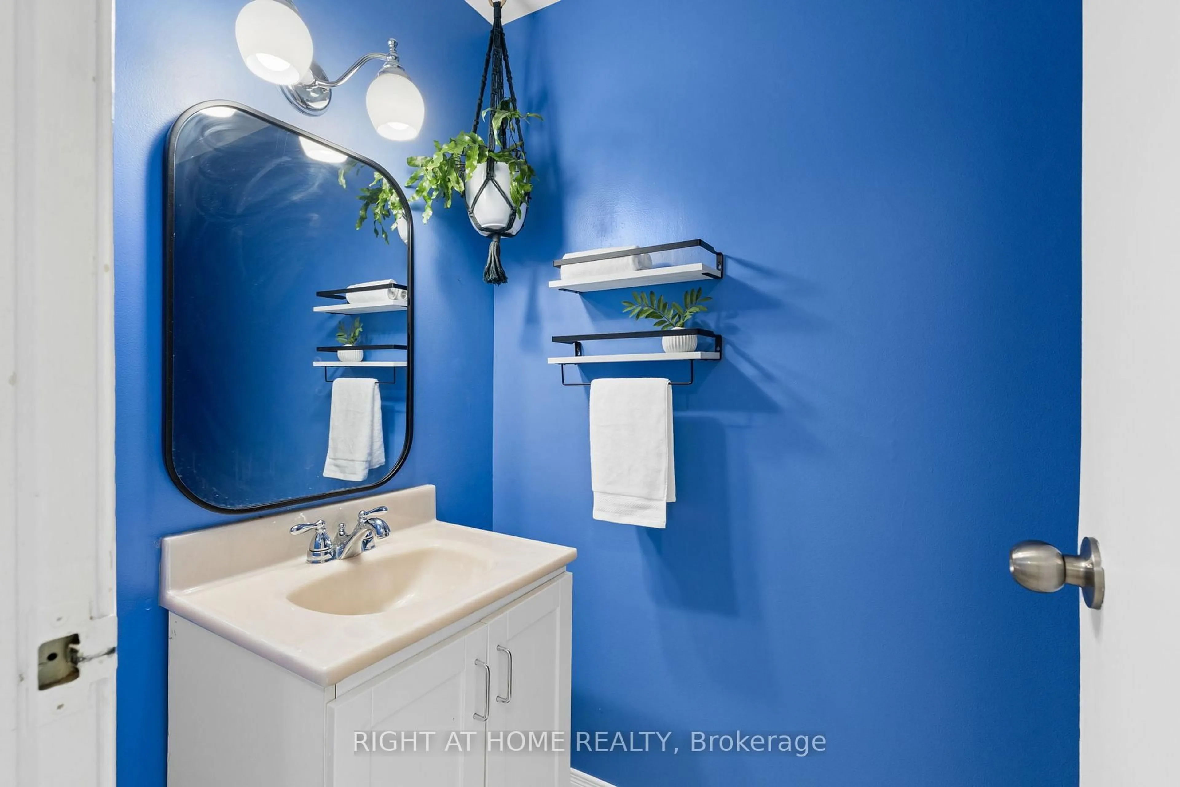Standard bathroom, ceramic/tile floor for 12B LARKSHIRE Lane, Ottawa Ontario K2J 1Y6
