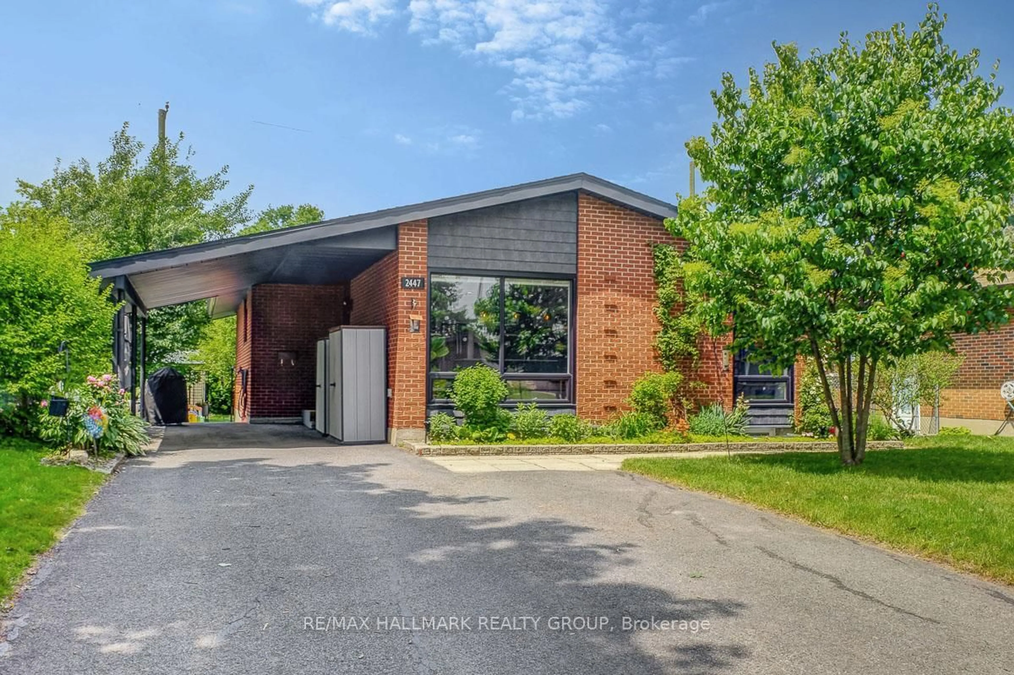 Unknown for 2447 Magnus Ave, Ottawa Ontario K1G 1J7
