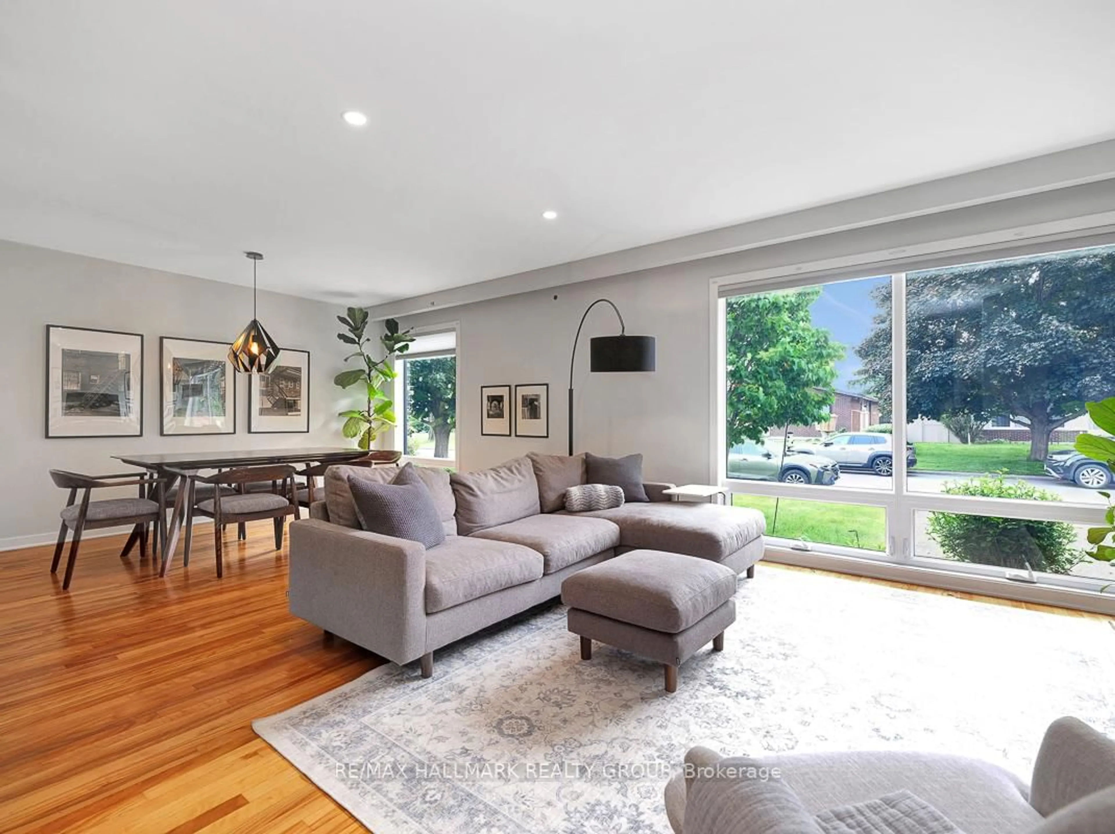 Living room with furniture, unknown for 2447 Magnus Ave, Ottawa Ontario K1G 1J7