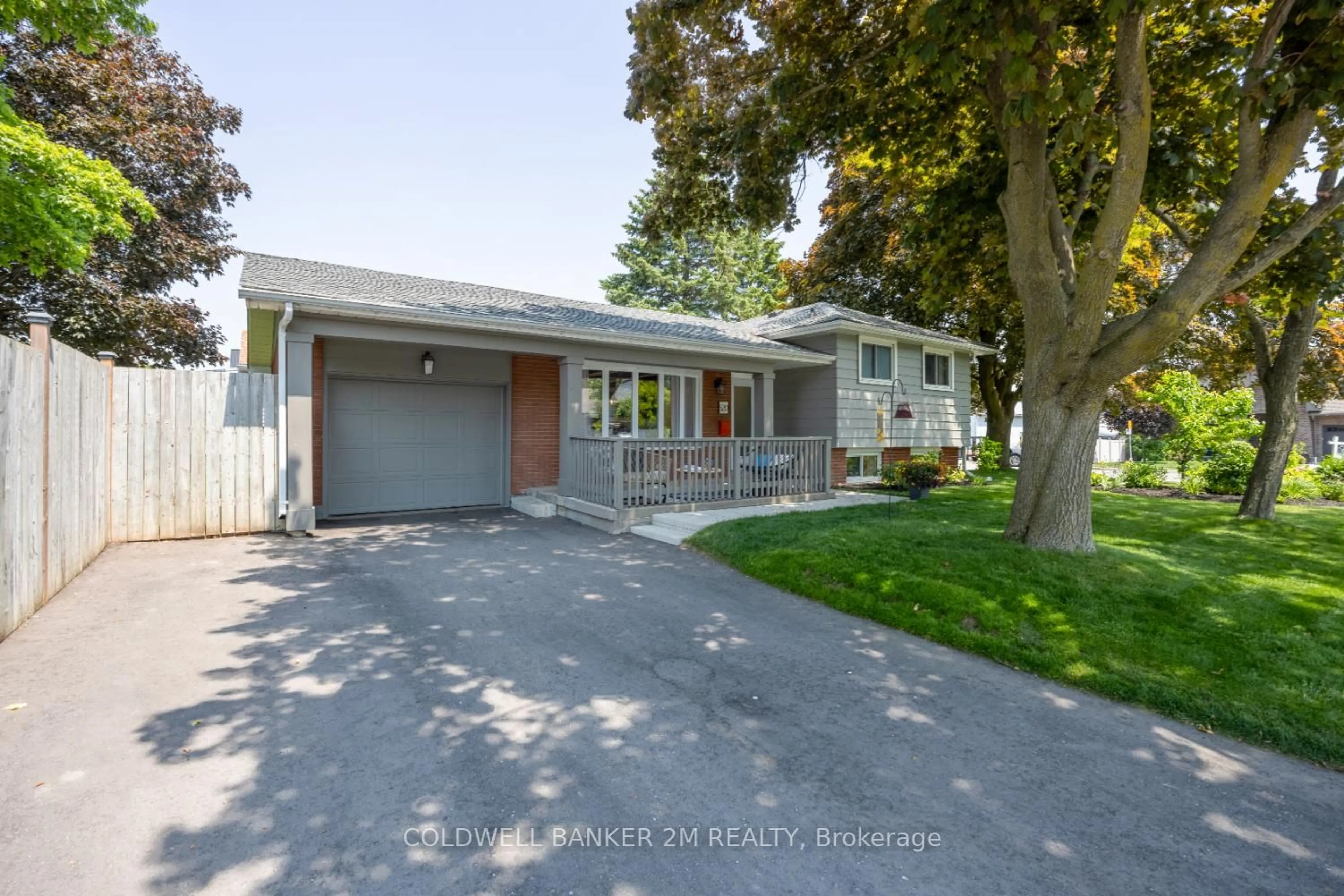 Home with vinyl exterior material, street for 520 Carlisle St, Cobourg Ontario K9A 1X4
