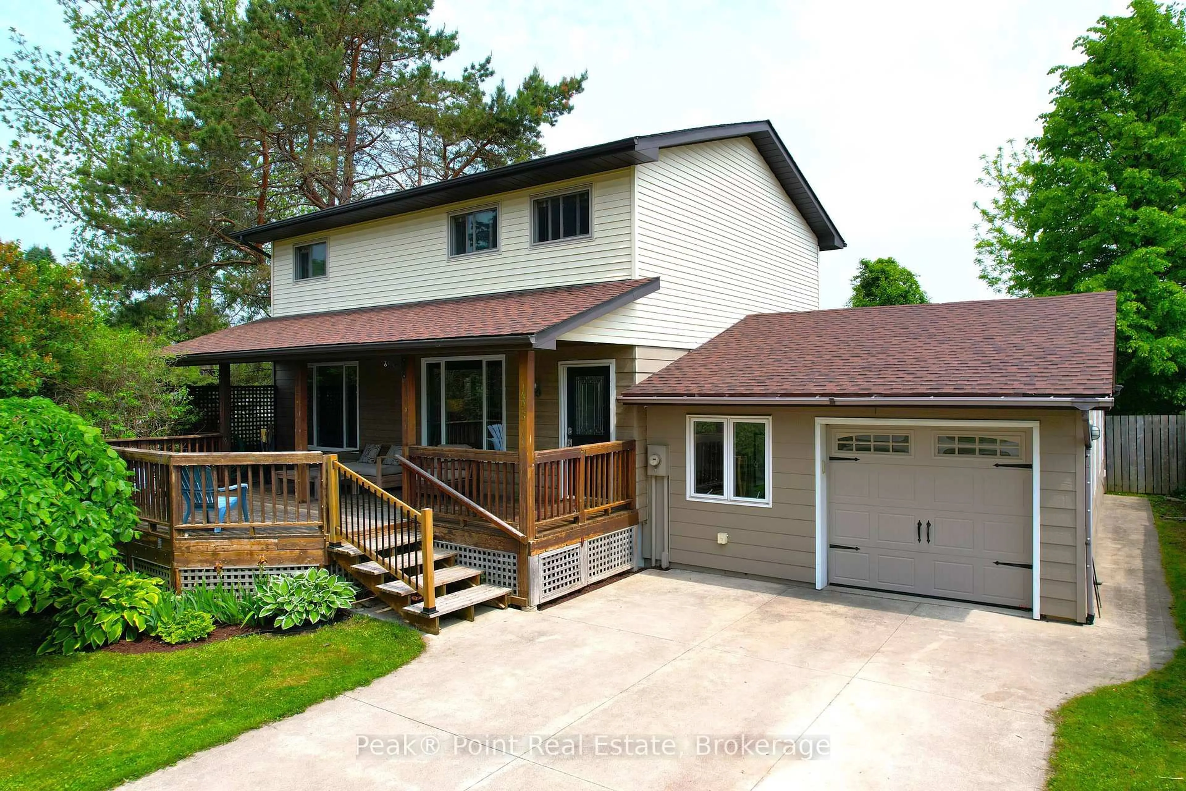 Home with vinyl exterior material, street for 495 Provincial St, Saugeen Shores Ontario N0H 2C1