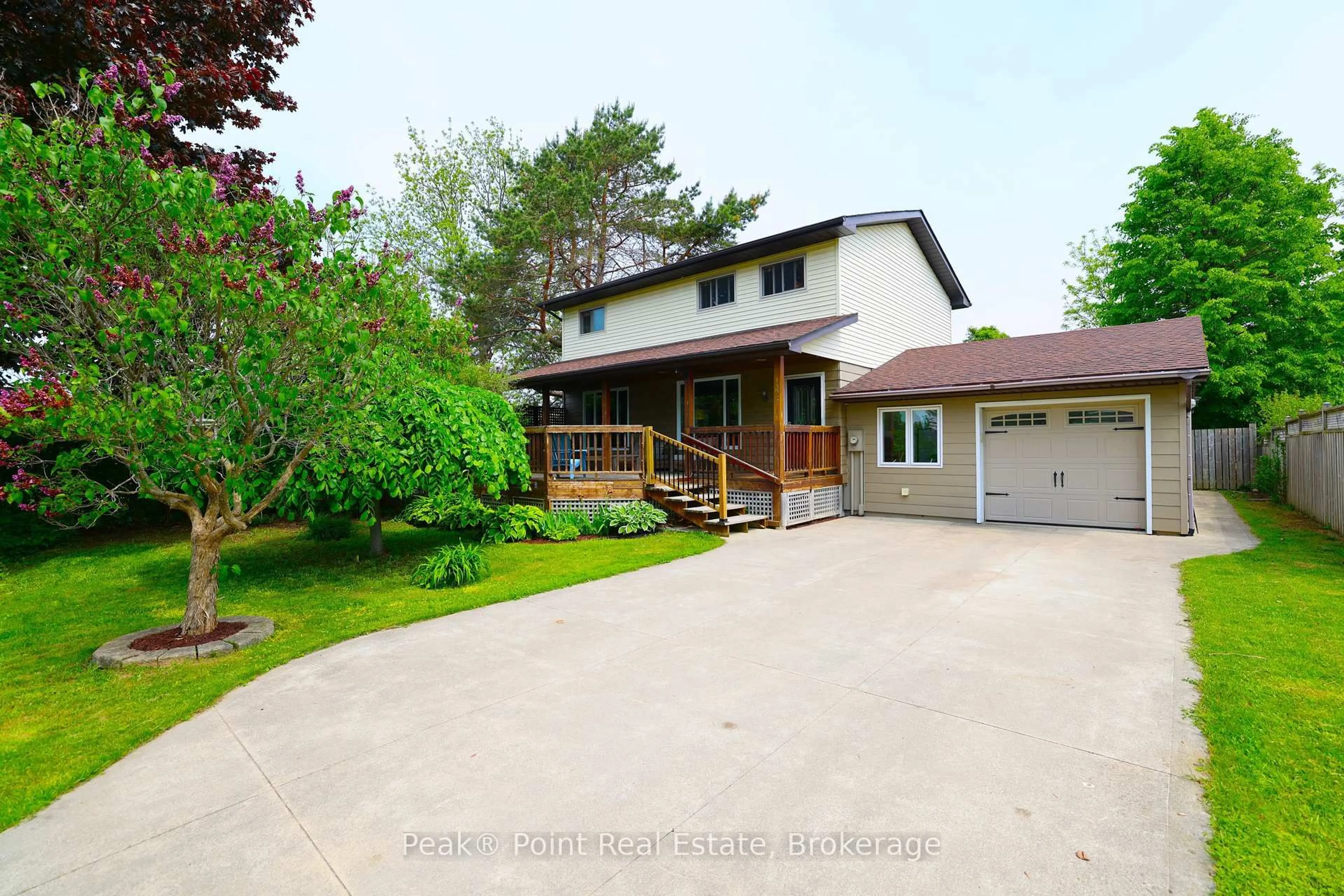 A pic from outside/outdoor area/front of a property/back of a property/a pic from drone, street for 495 Provincial St, Saugeen Shores Ontario N0H 2C1