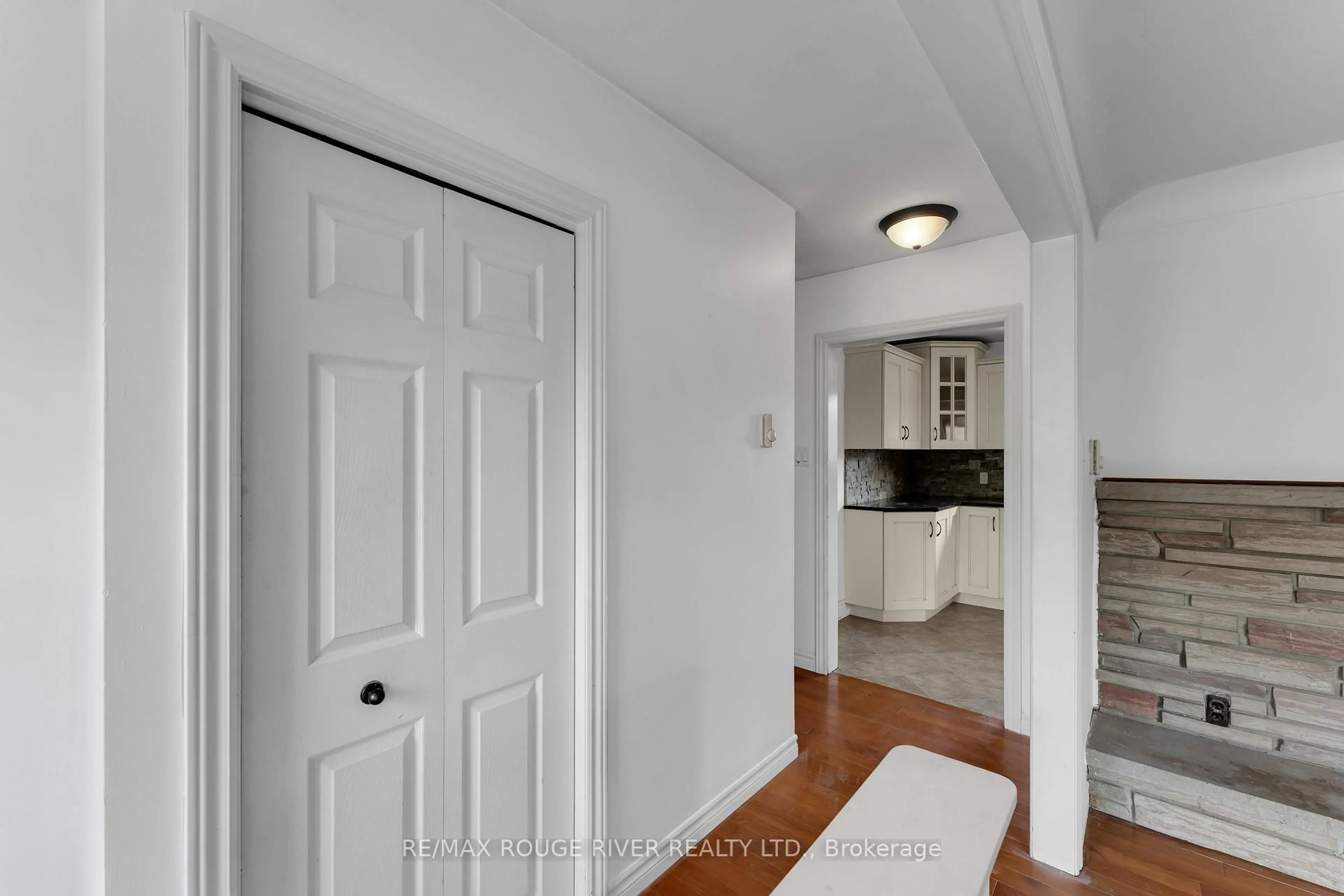 Indoor entryway for 1261 Prince Charles Dr, Kingston Ontario K7M 5J9
