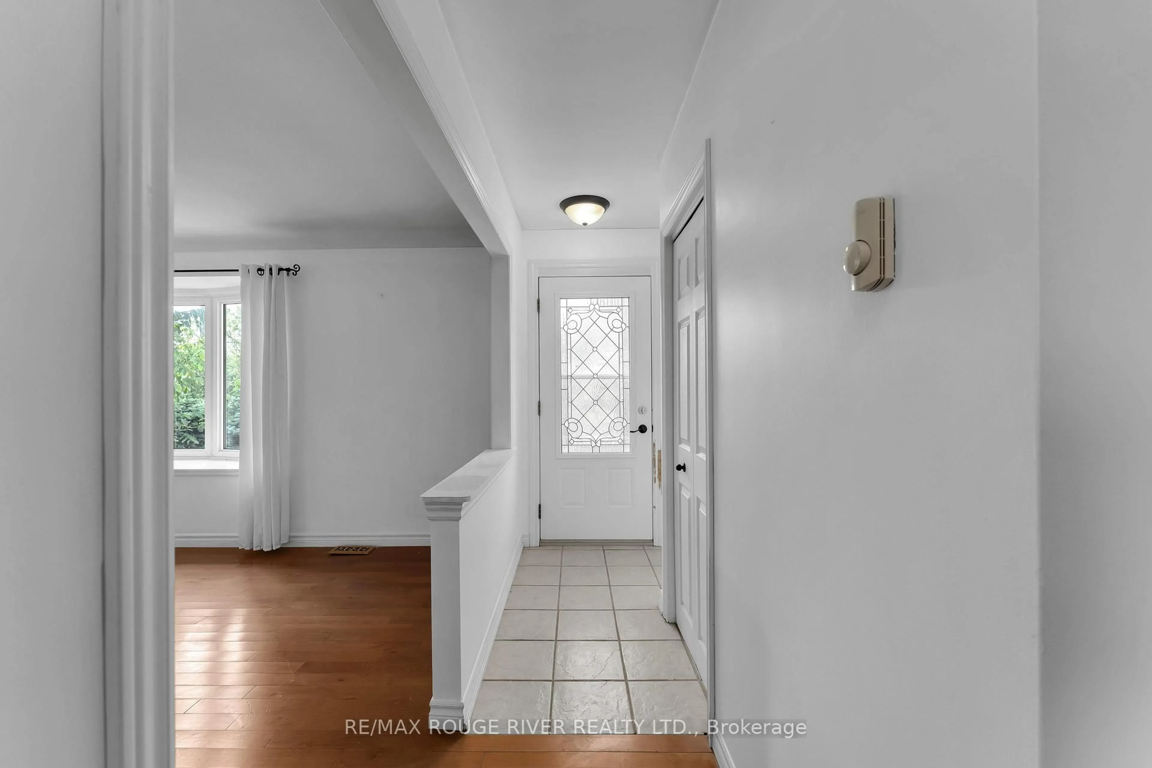 Indoor entryway for 1261 Prince Charles Dr, Kingston Ontario K7M 5J9