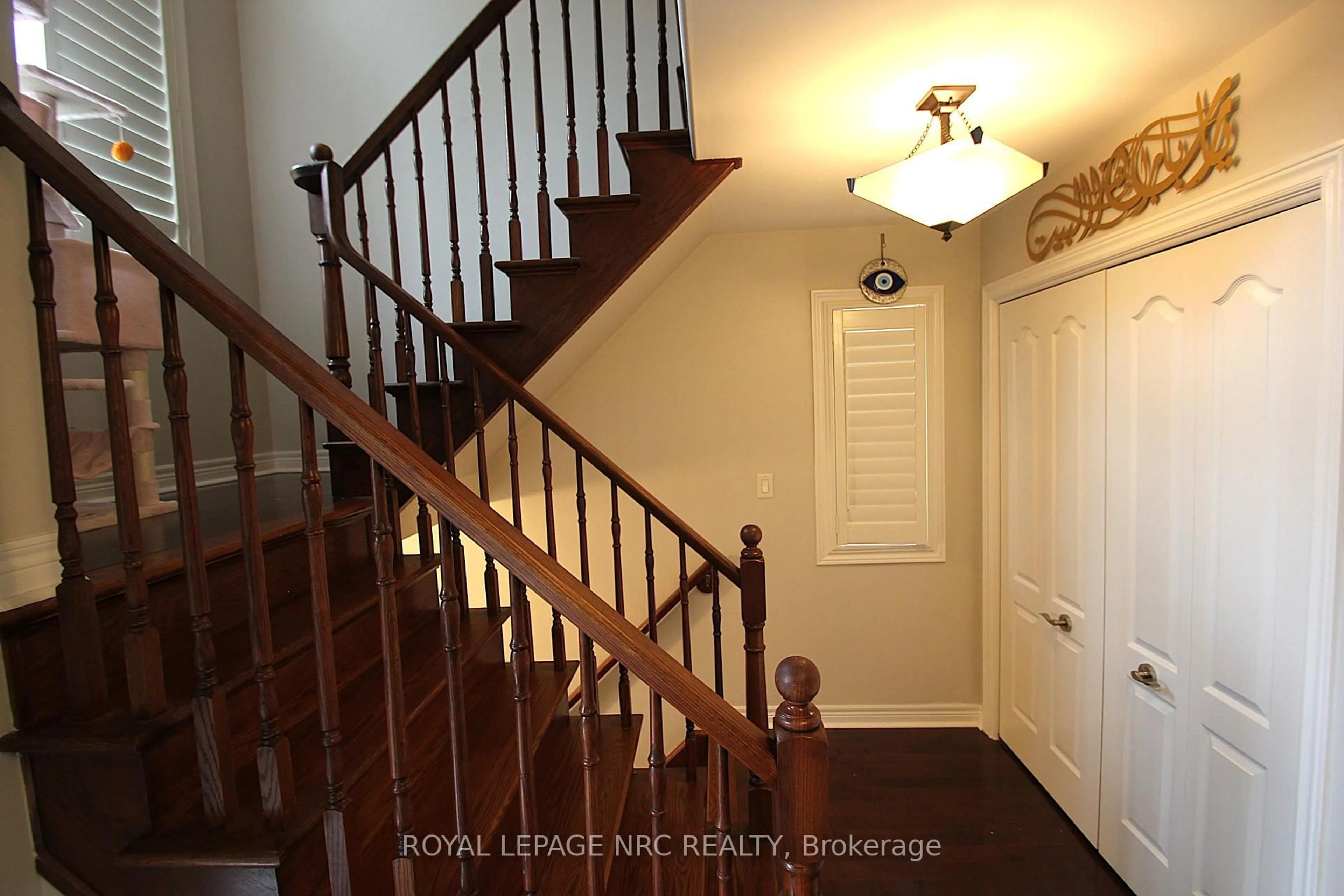 Indoor entryway for 55 Permilla St, St. Catharines Ontario L2S 2G4