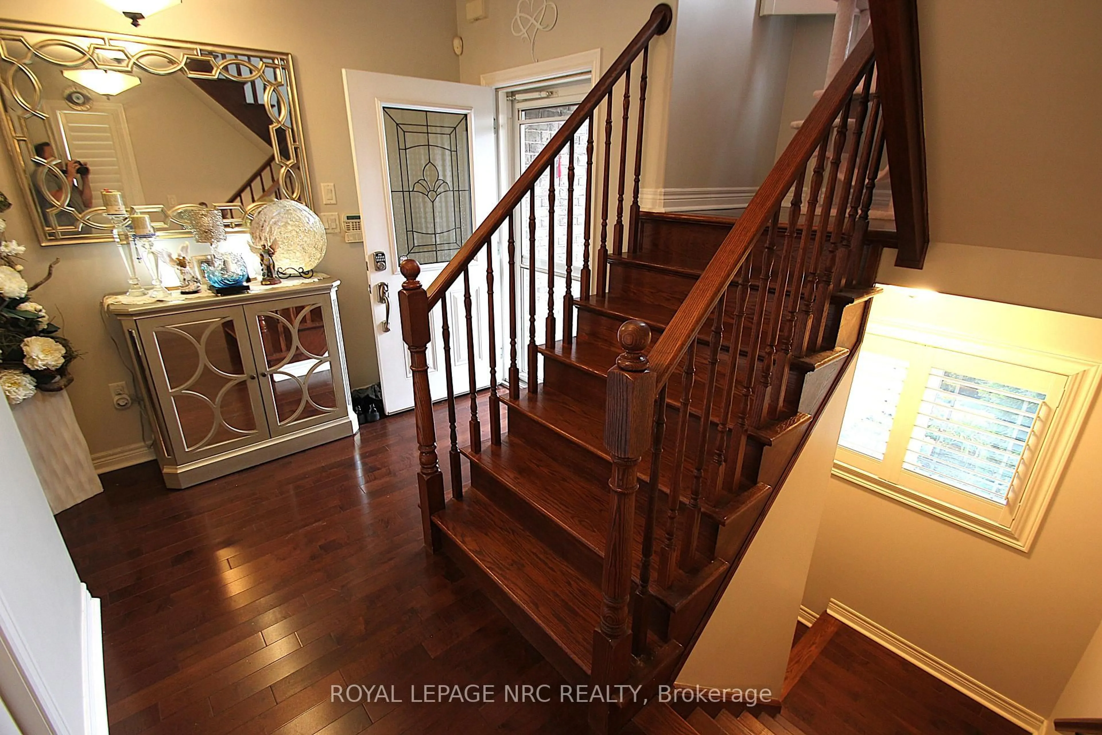 Indoor entryway for 55 Permilla St, St. Catharines Ontario L2S 2G4