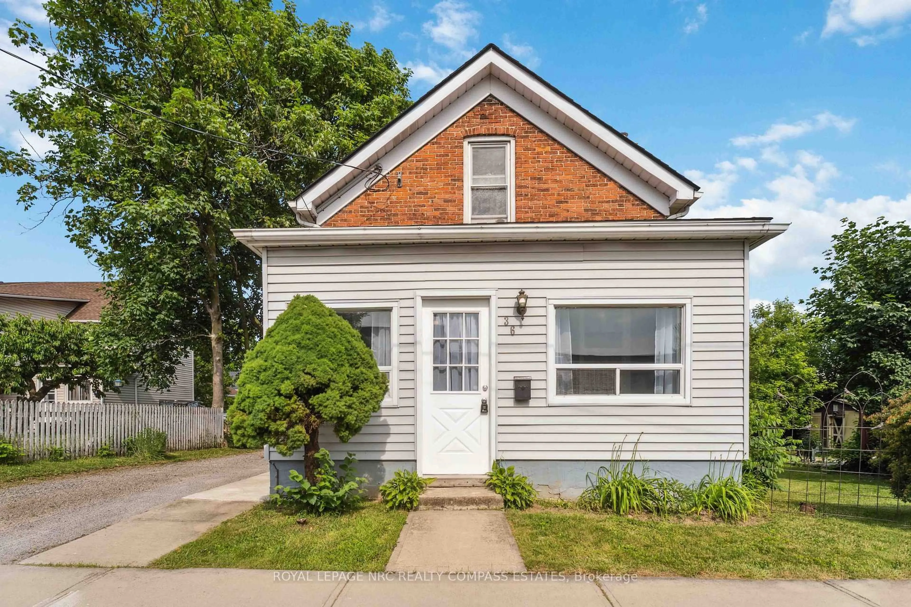 Home with brick exterior material, street for 36 Queen St, Thorold Ontario L2V 3N1