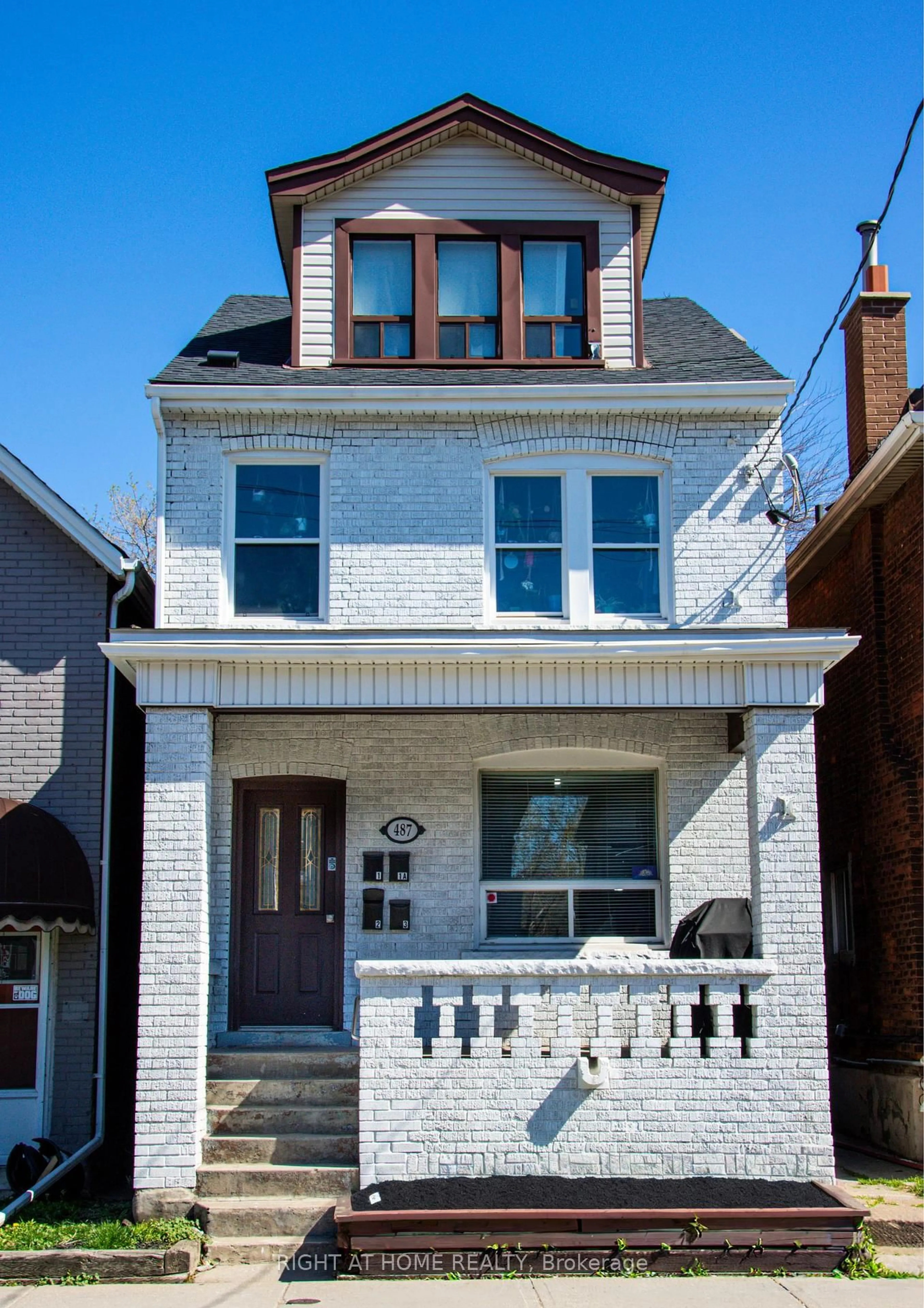 Home with brick exterior material, street for 487 Cannon St, Hamilton Ontario L8L 2E5