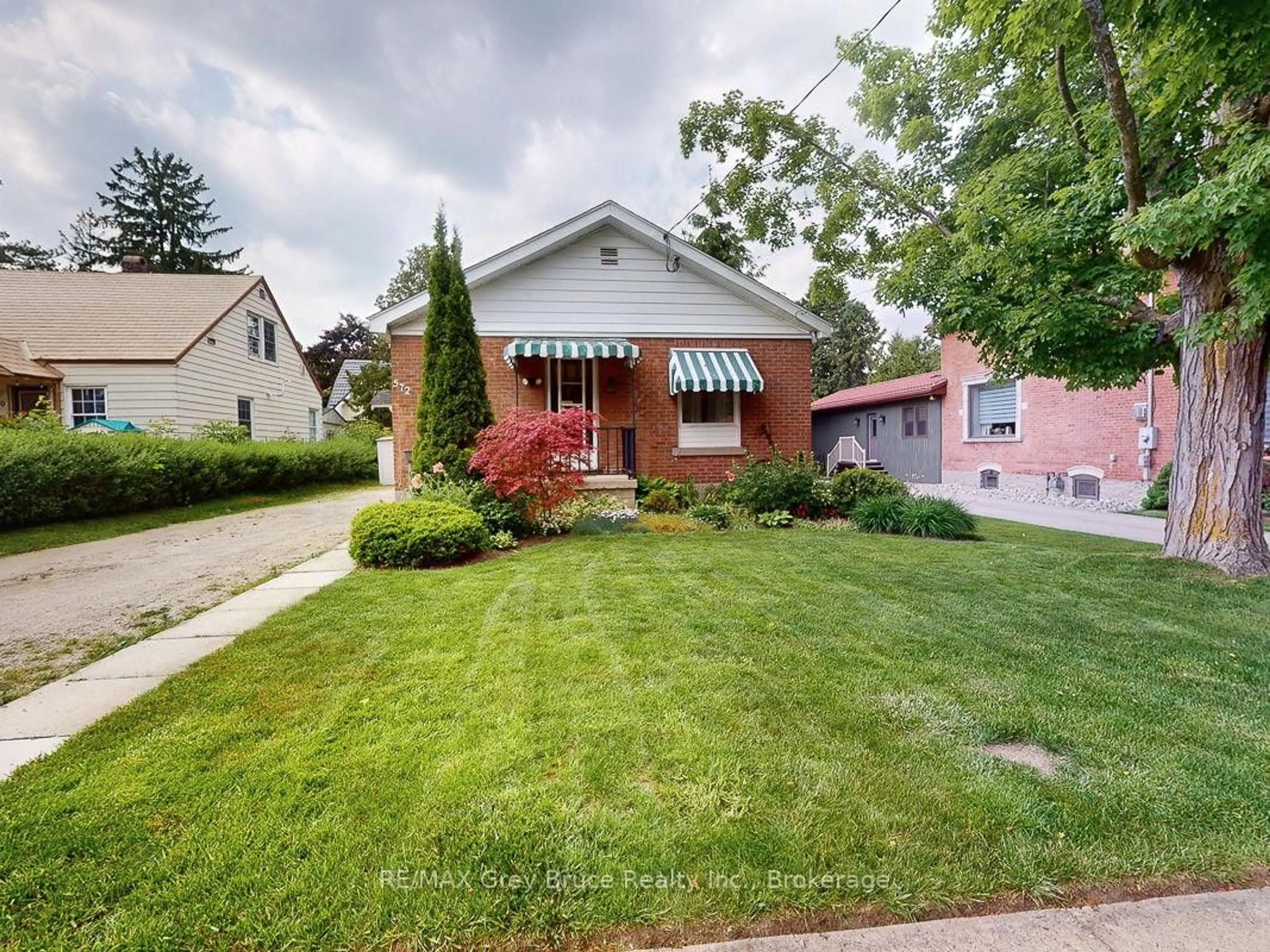 Home with brick exterior material, street for 572 14th St, Owen Sound Ontario N4K 3Y2