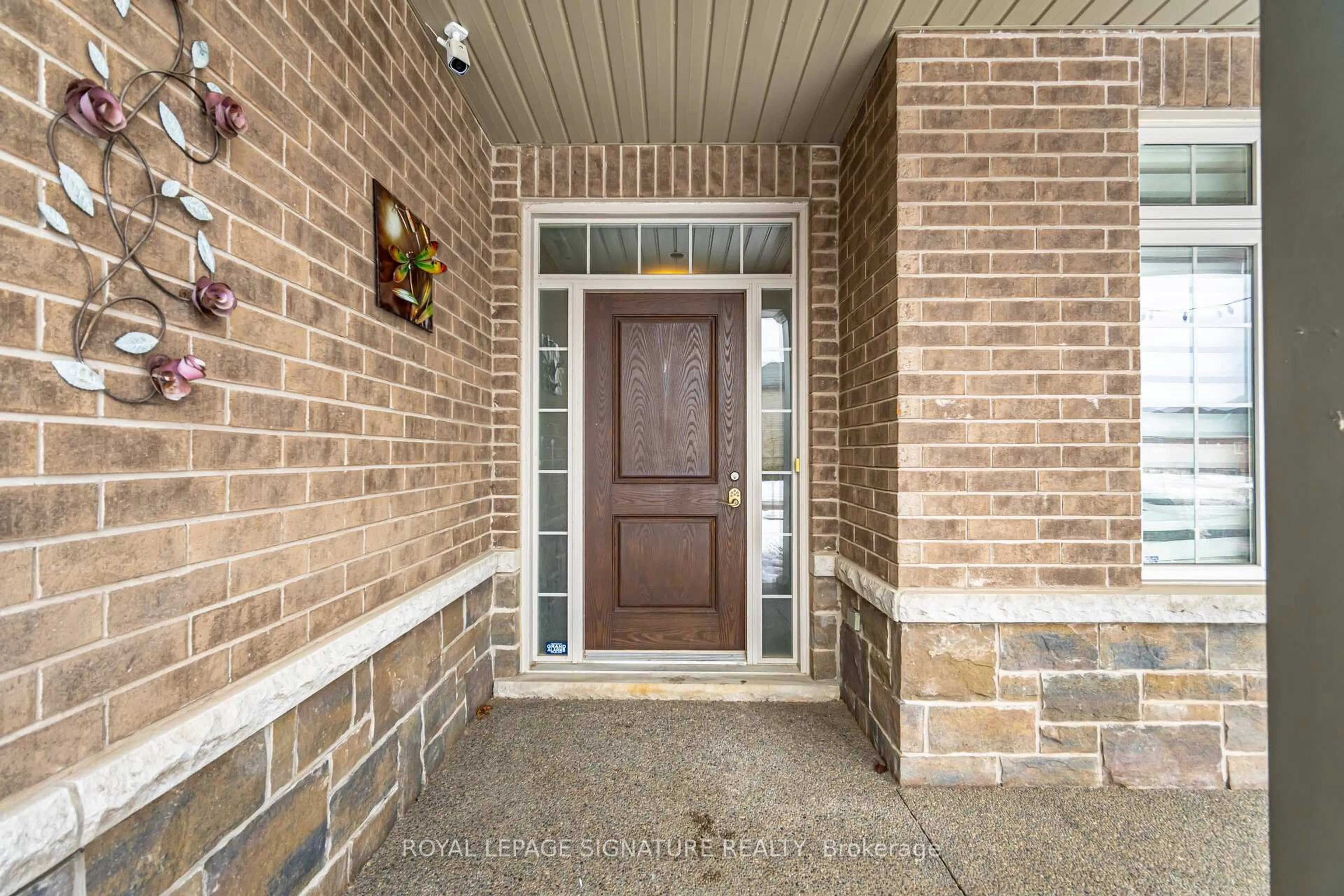 Indoor entryway for 17 Trailwood Dr, Welland Ontario L3C 0B6