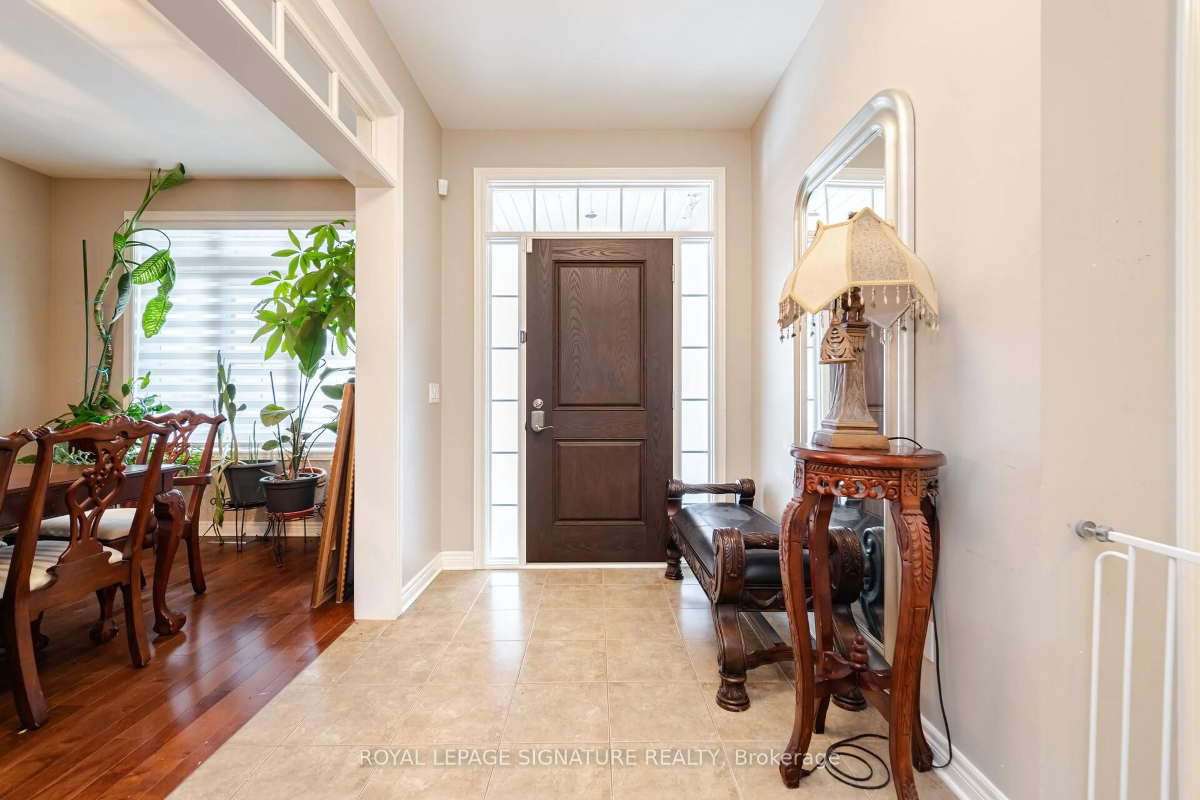 Indoor entryway for 17 Trailwood Dr, Welland Ontario L3C 0B6