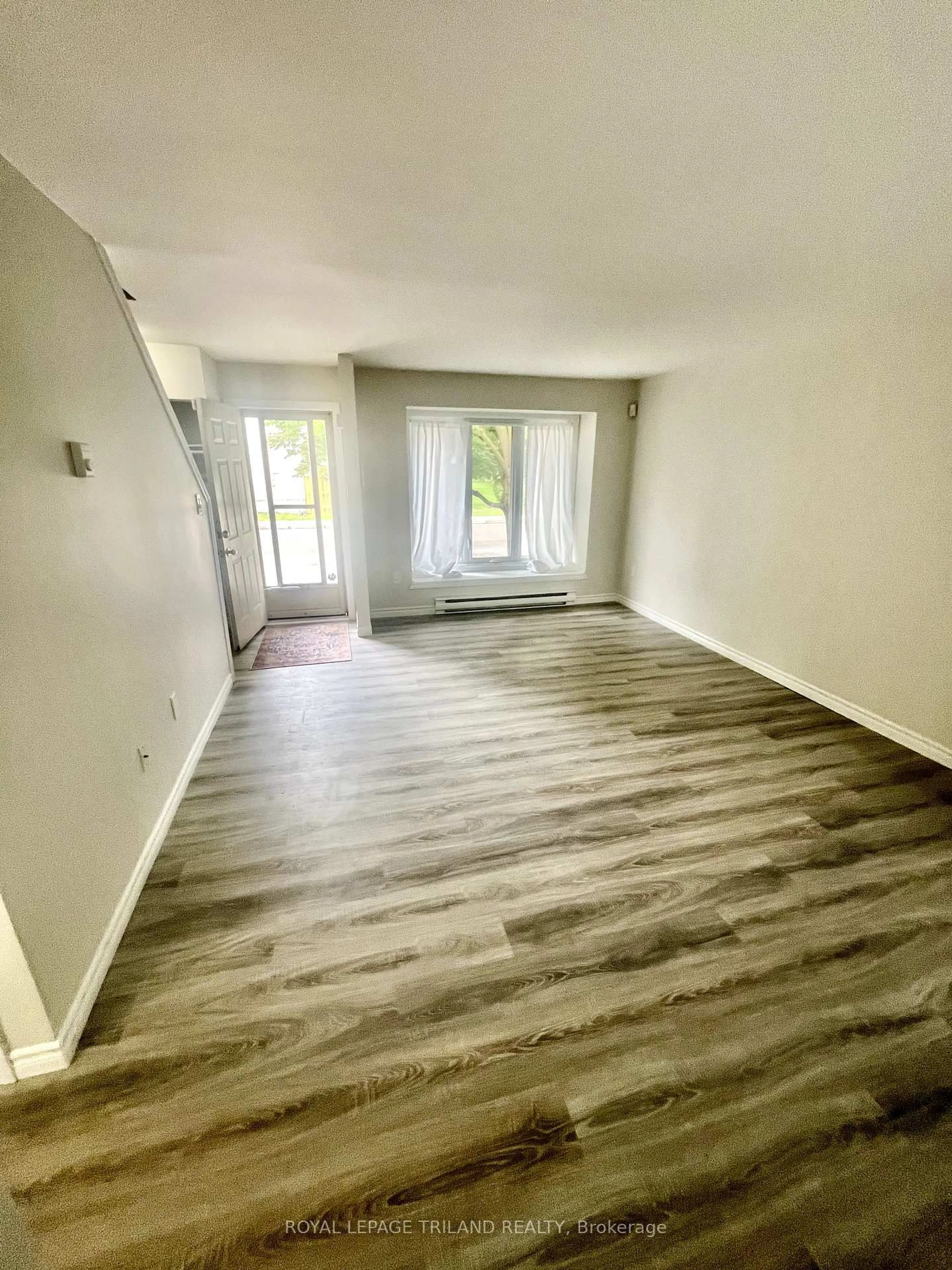 A pic of a room for 1290 Bentley Dr #28, London East Ontario N5V 4M3