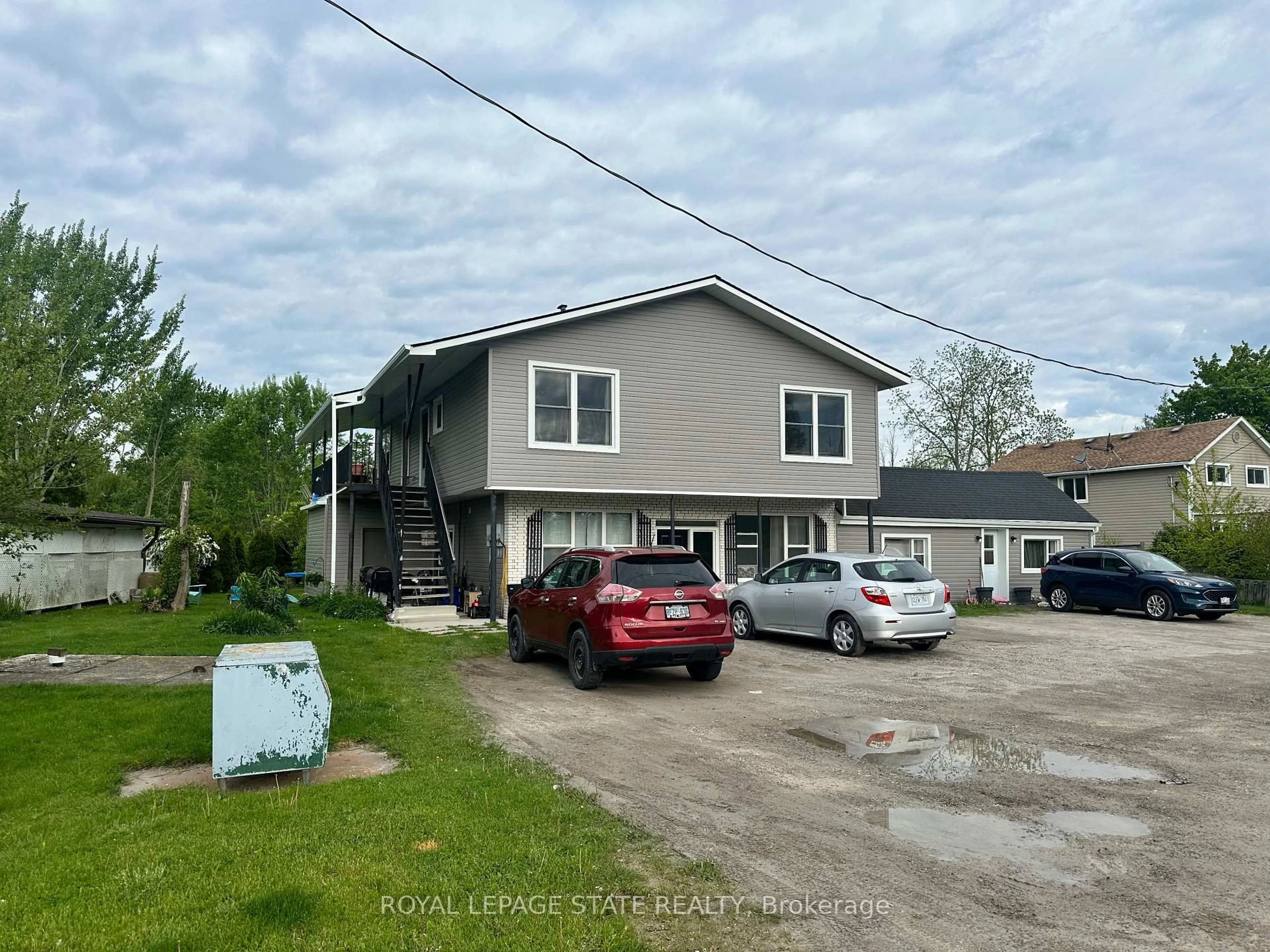 A pic from outside/outdoor area/front of a property/back of a property/a pic from drone, street for 1572 North Shore Dr, Haldimand Ontario N0A 1K0