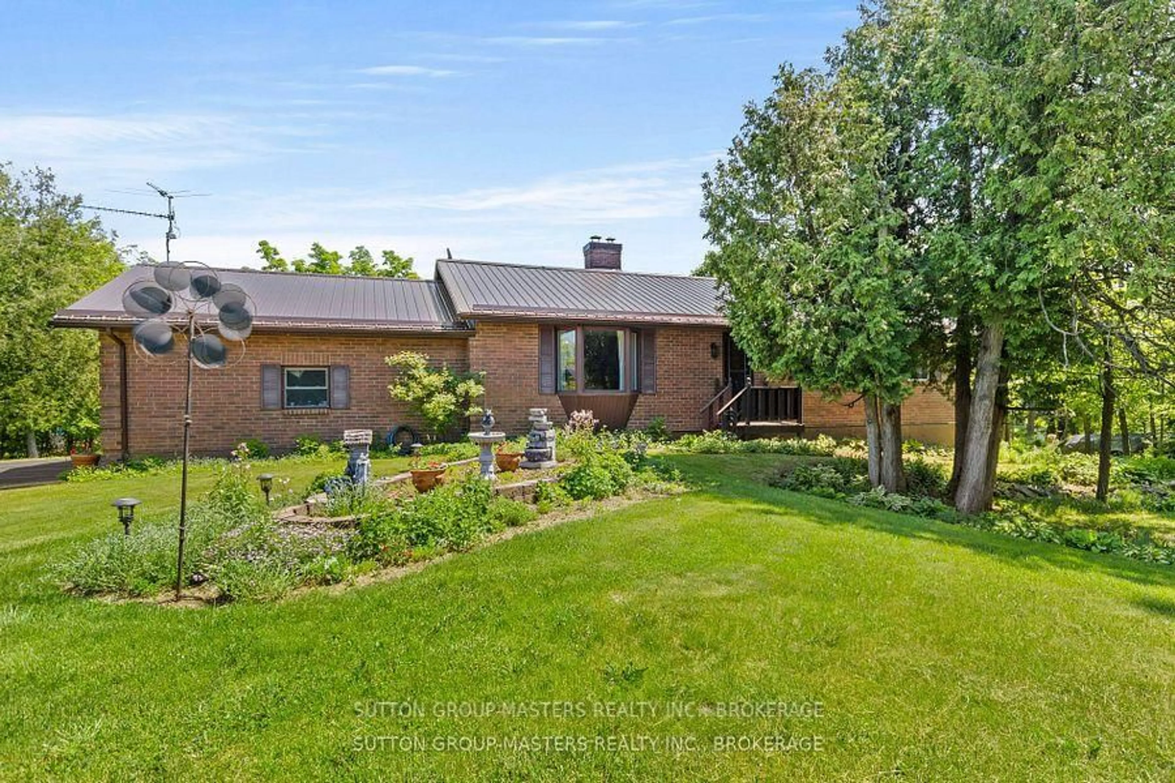 A pic from outside/outdoor area/front of a property/back of a property/a pic from drone, street for 4822 BATTERSEA Rd, Battersea Ontario K0H 1H0