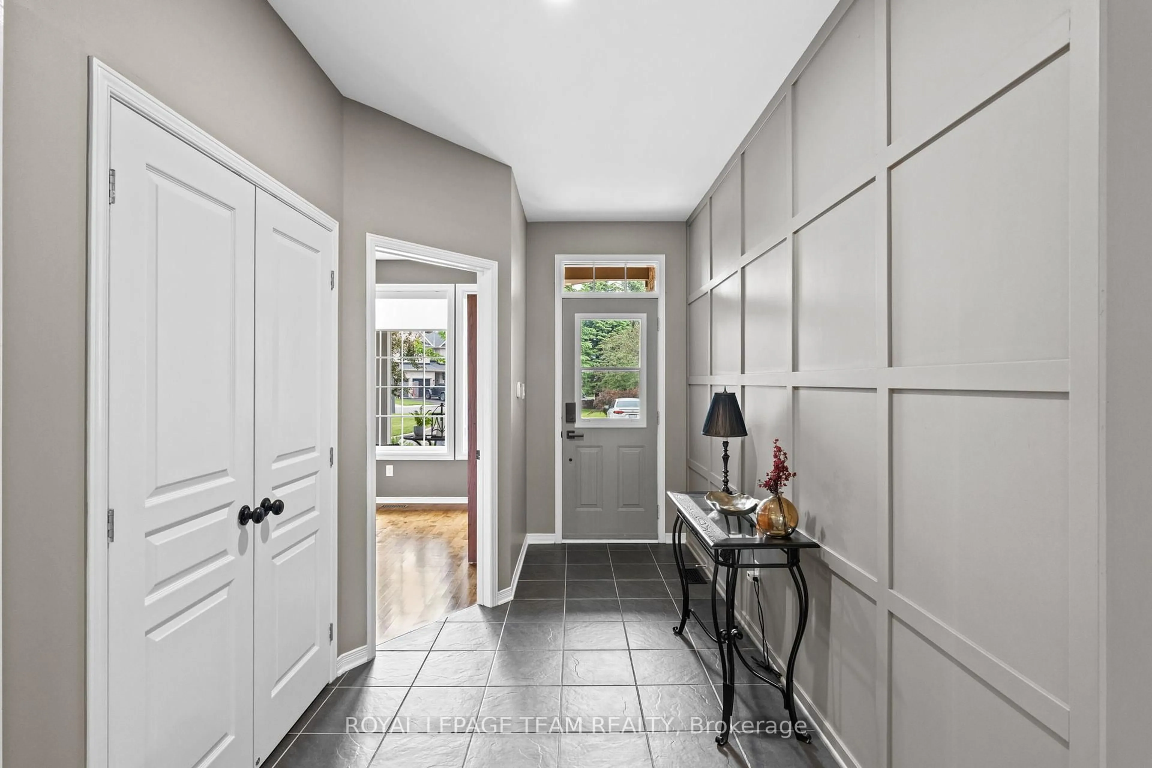 Indoor entryway for 104 Heathercrest Private, Ottawa Ontario K2J 5E6