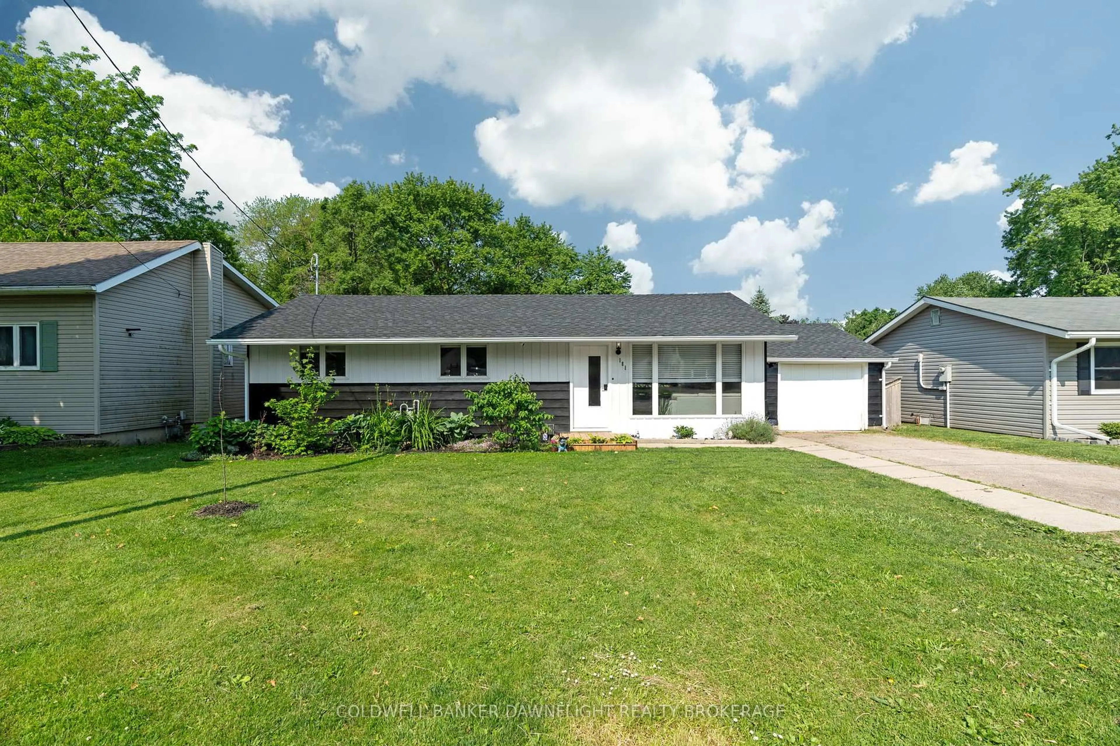 Home with vinyl exterior material, street for 181 Carling St, South Huron Ontario N0M 1S2