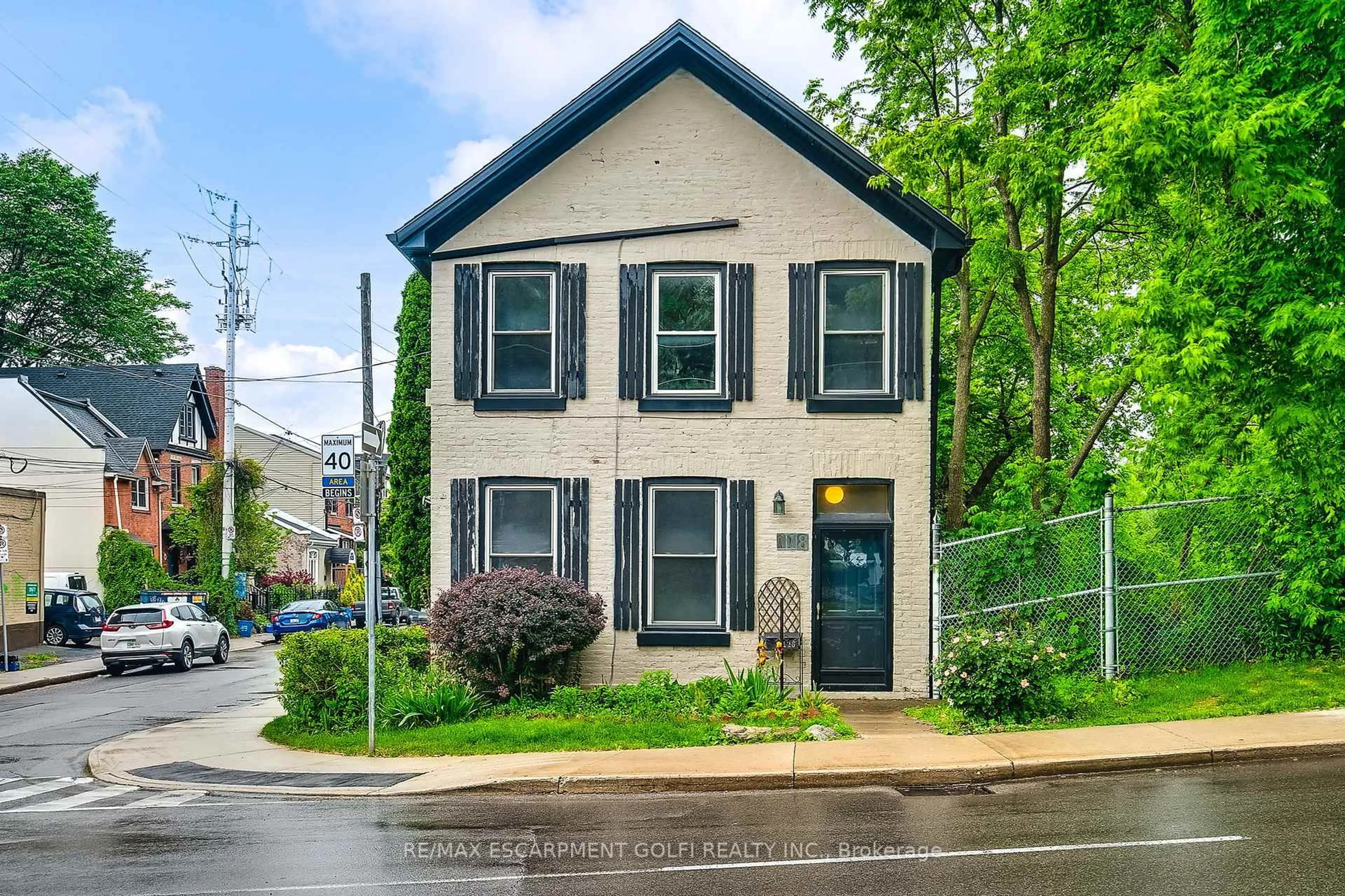 Unknown for 118 Queen St, Hamilton Ontario L8P 3S1