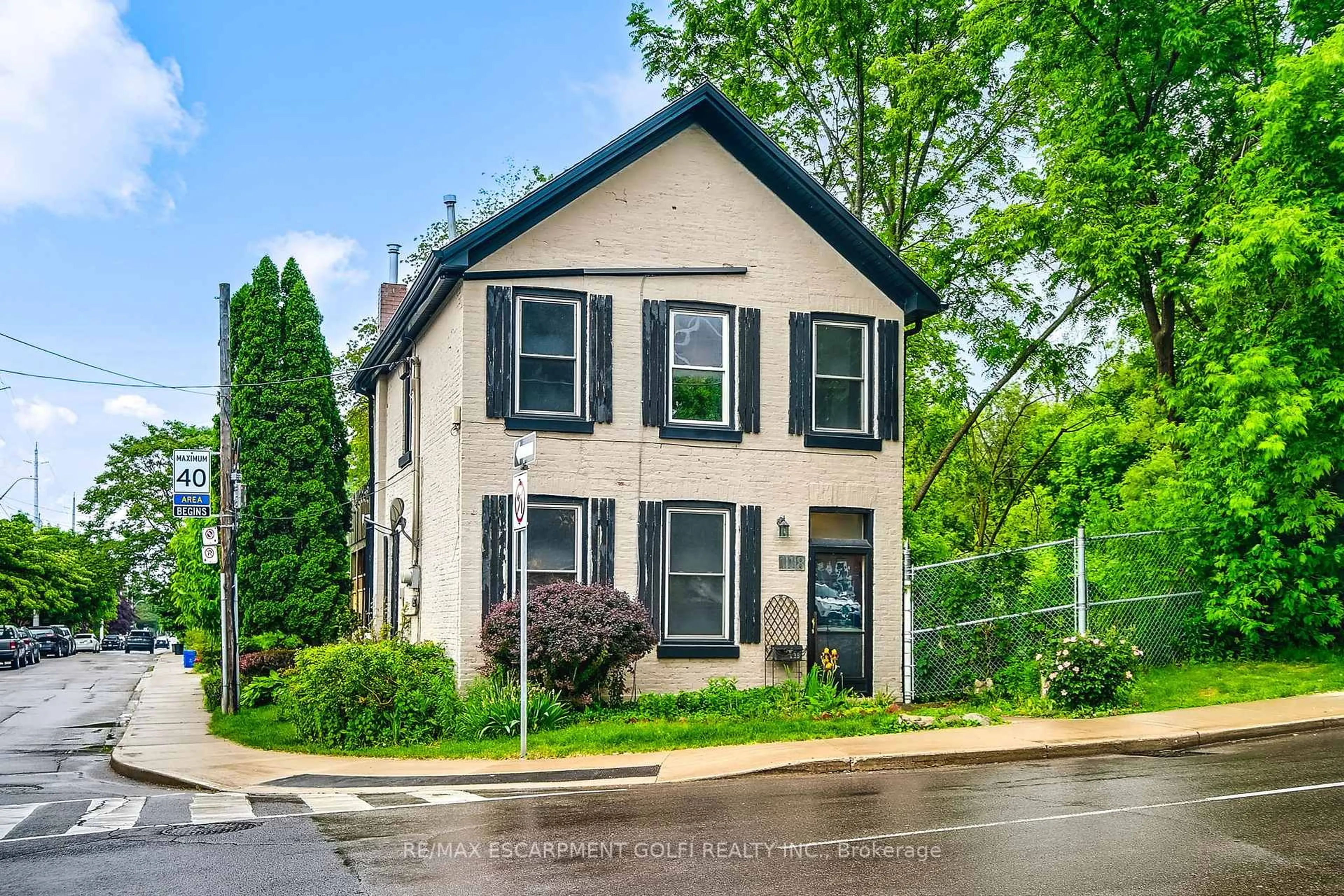 Home with brick exterior material, street for 118 Queen St, Hamilton Ontario L8P 3S1