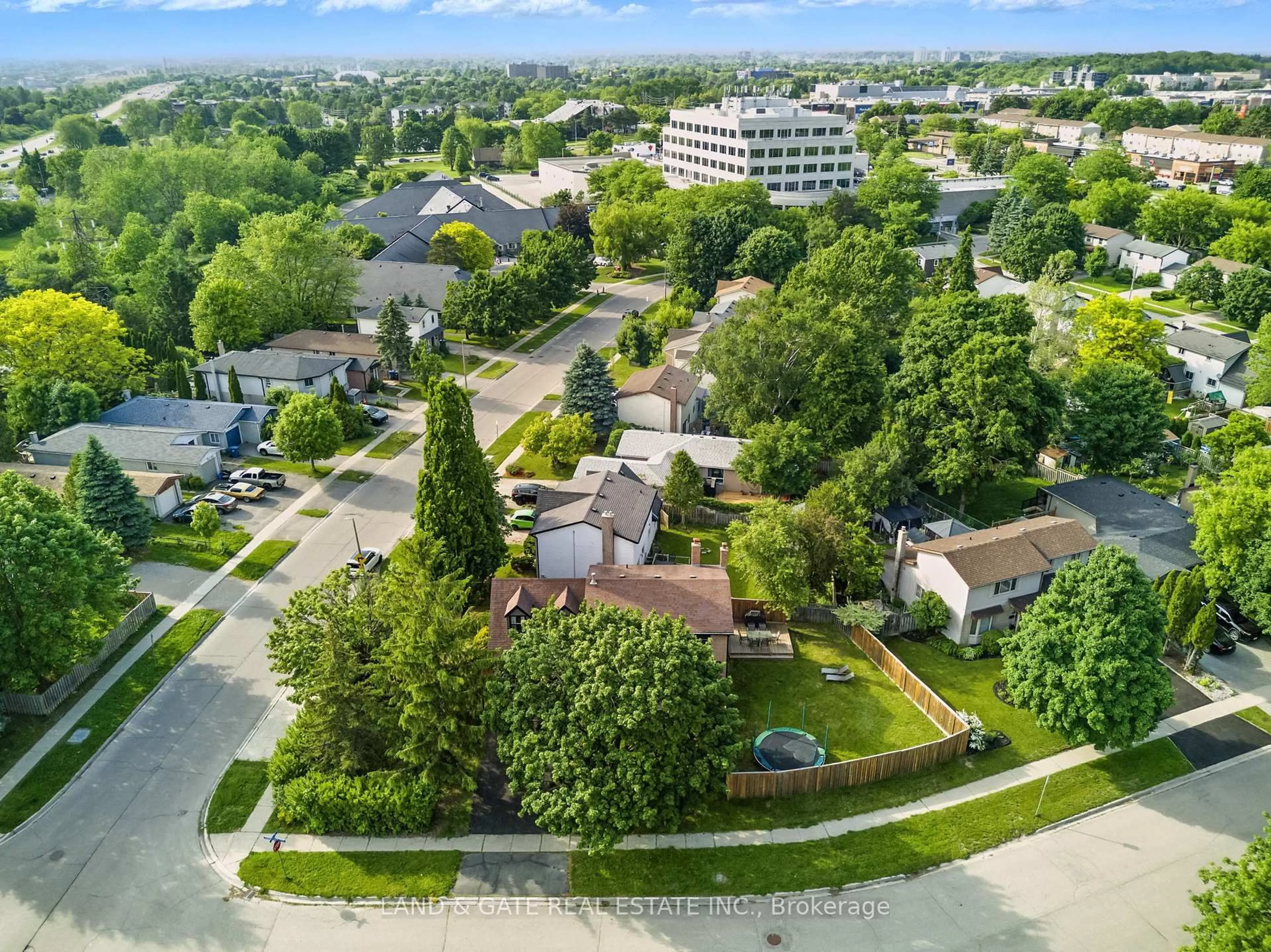 A pic from outside/outdoor area/front of a property/back of a property/a pic from drone, unknown for 35 Aspen Valley Cres, Guelph Ontario N1G 3Z9