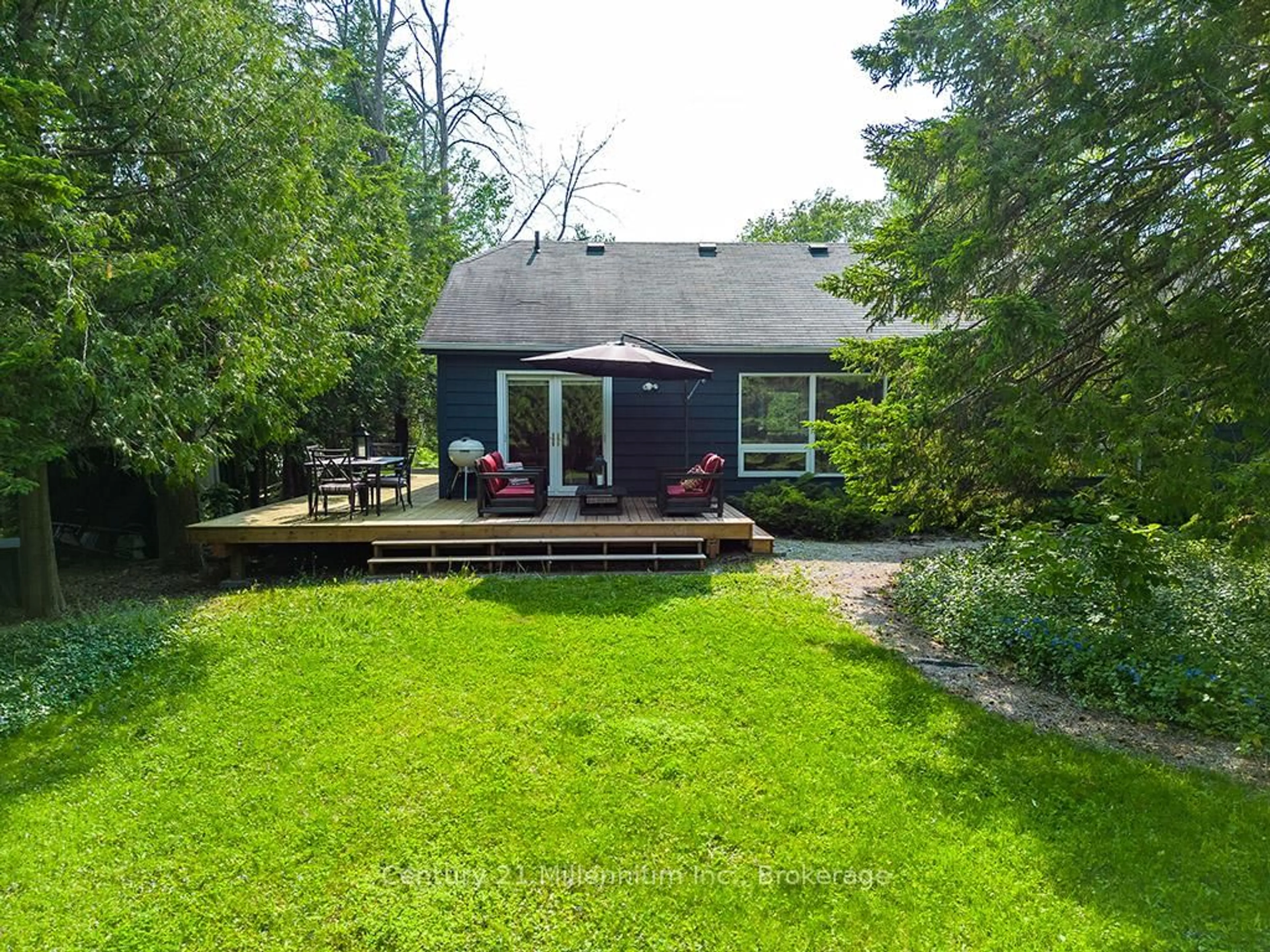 A pic from outside/outdoor area/front of a property/back of a property/a pic from drone, water/lake/river/ocean view for 111 Patricia Dr, Blue Mountains Ontario L9Y 0P1