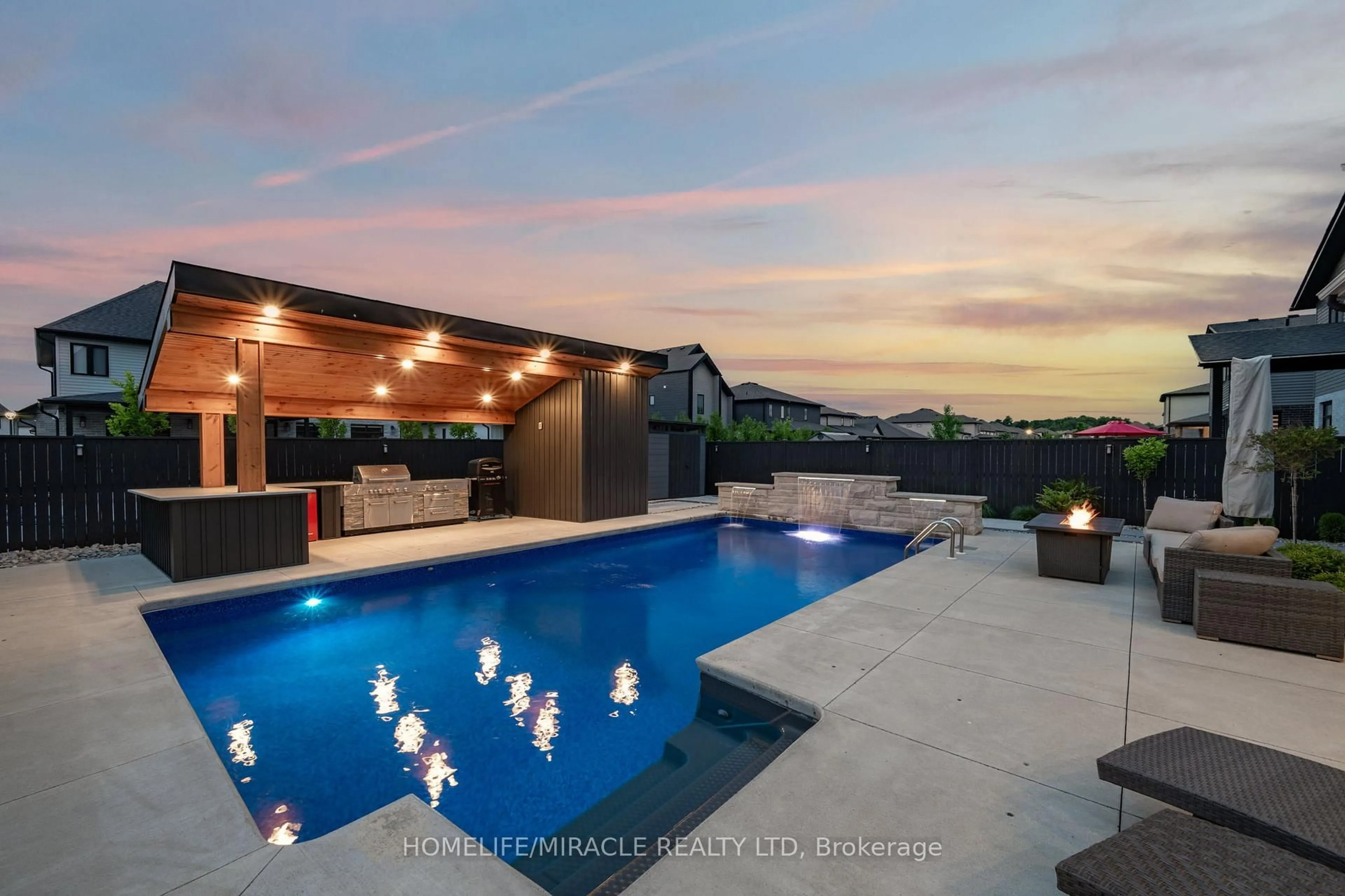 Pool for 6353 Old Garrison Blvd, London South Ontario N6P 0H3
