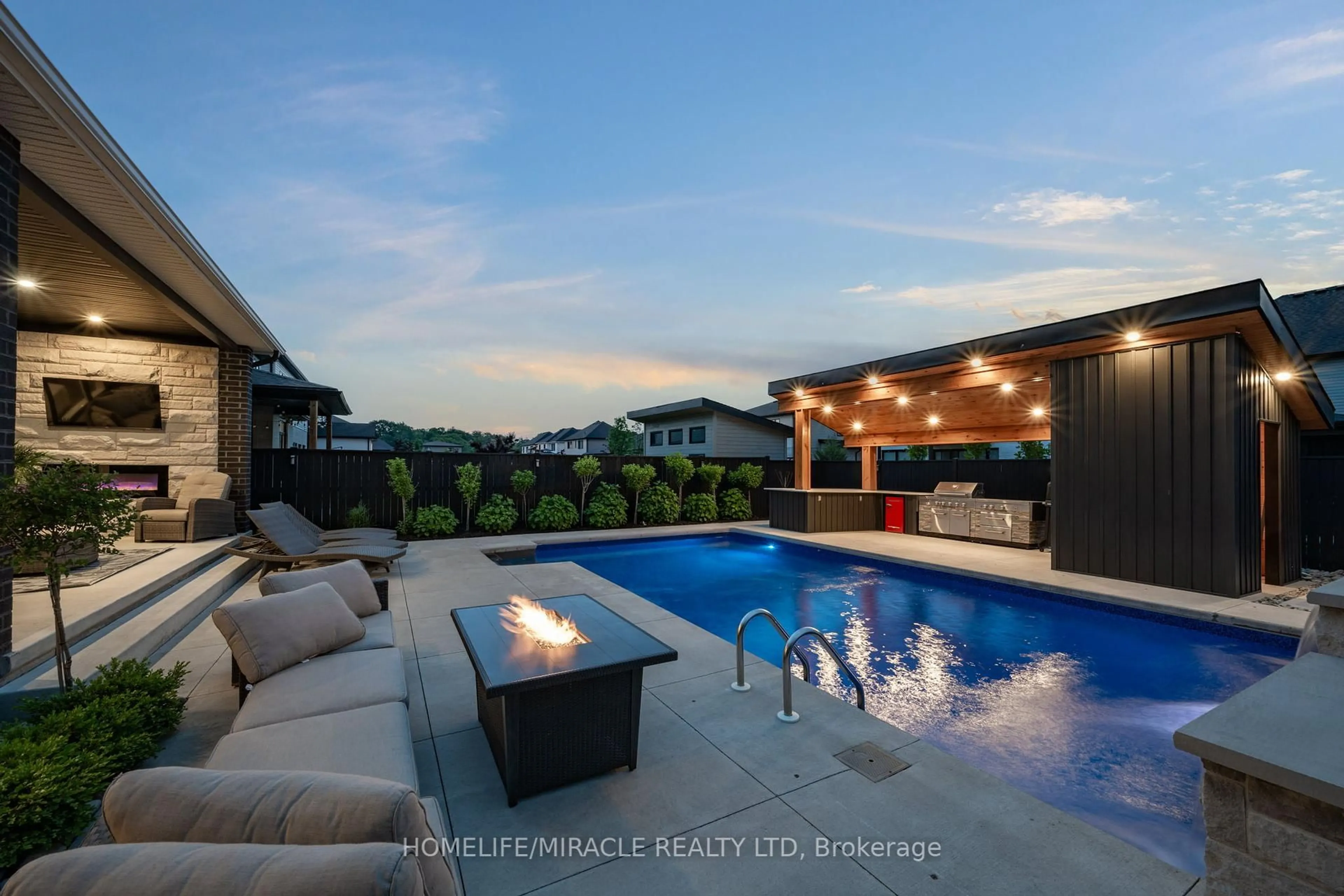 Pool for 6353 Old Garrison Blvd, London South Ontario N6P 0H3