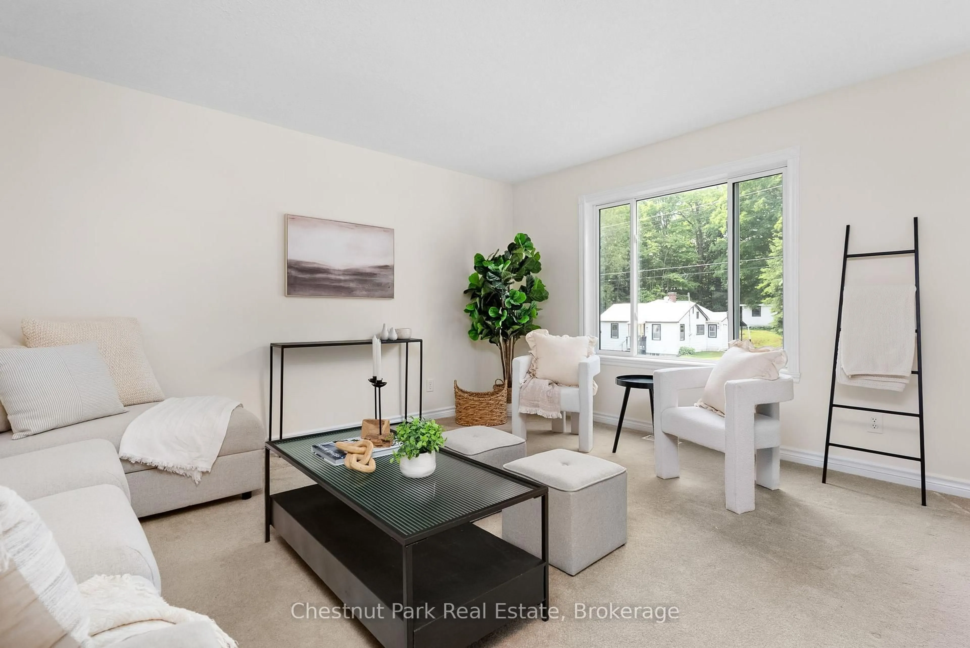 Living room with furniture, ceramic/tile floor for 20 Hilltop Dr, Huntsville Ontario P1H 1C5