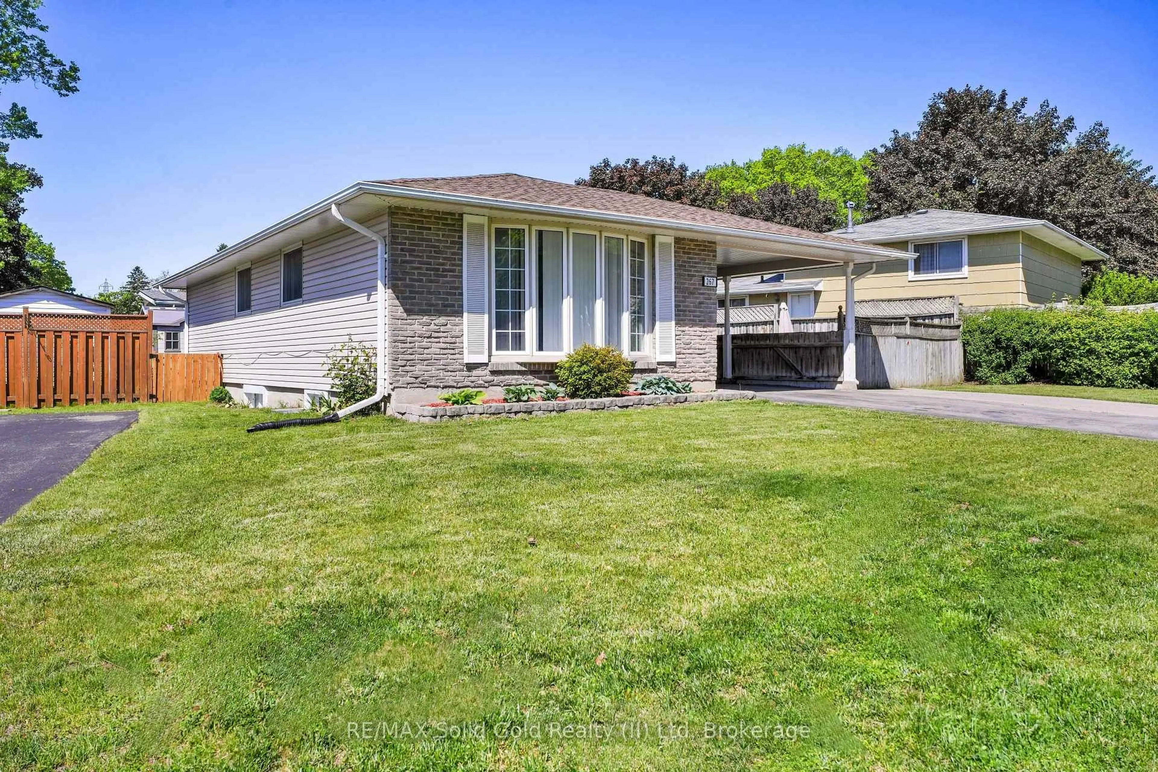 Home with vinyl exterior material, unknown for 267 Kingswood Dr, Kitchener Ontario N2E 1S1
