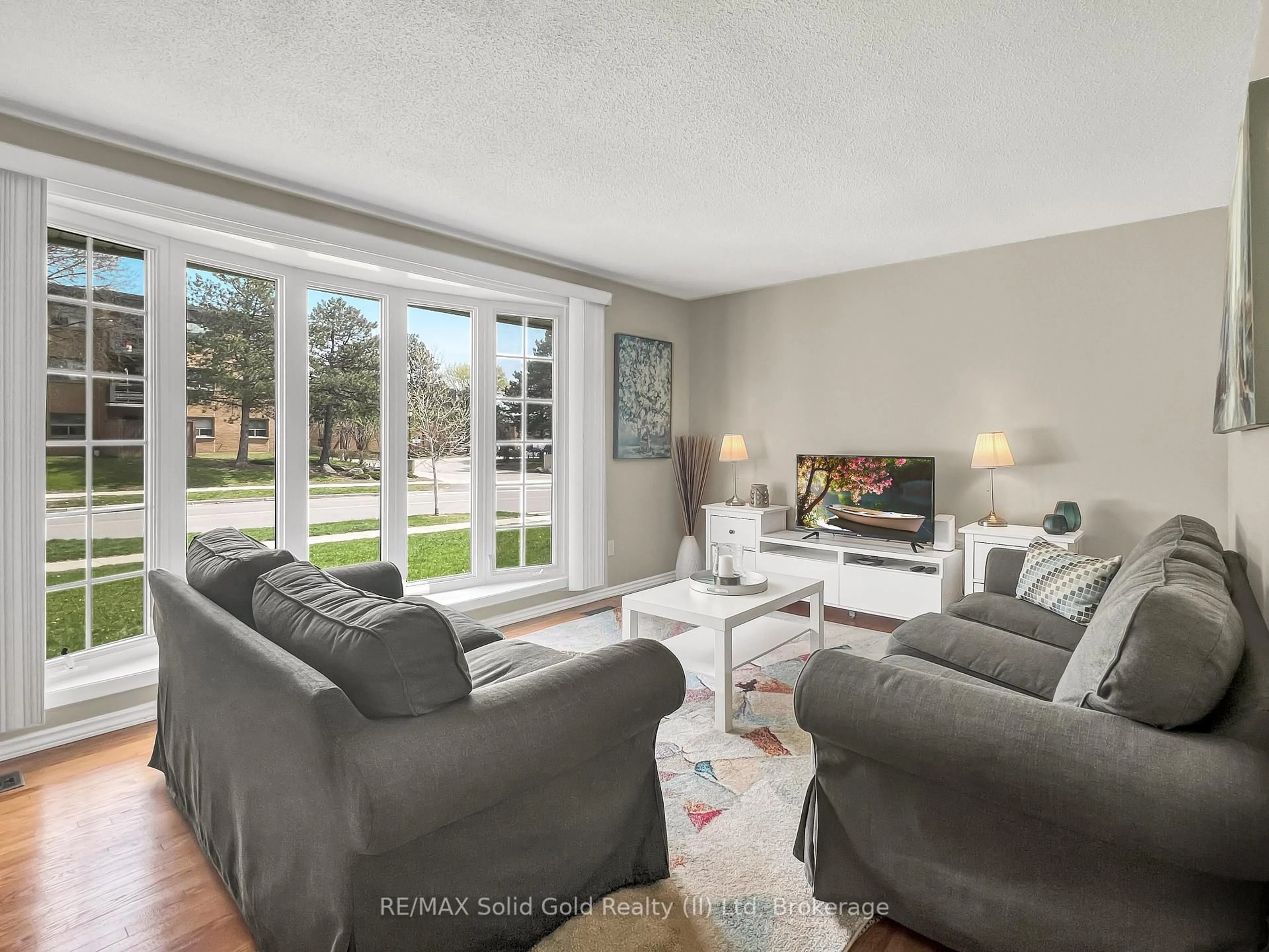 Living room with furniture, unknown for 267 Kingswood Dr, Kitchener Ontario N2E 1S1
