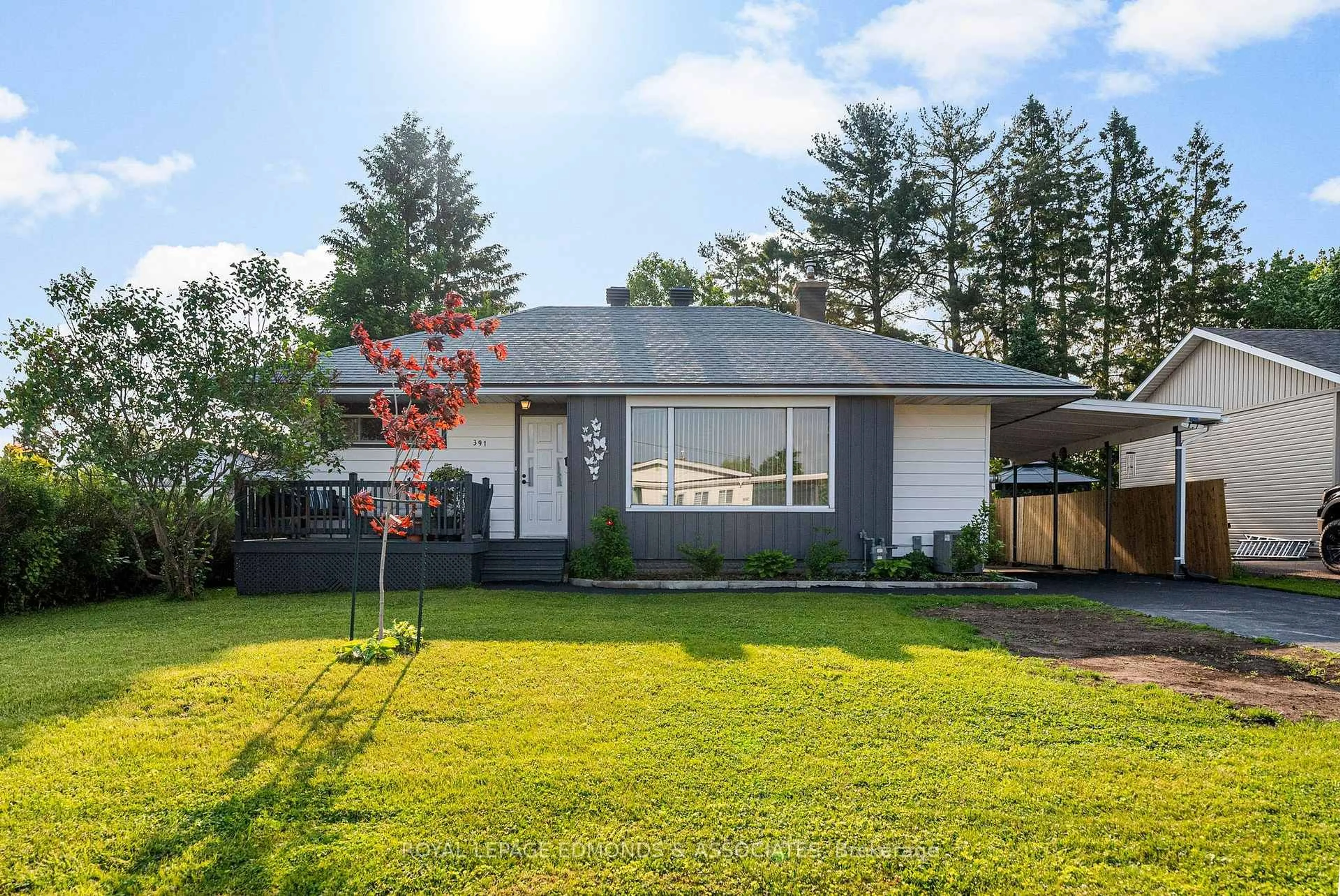 Home with vinyl exterior material, street for 391 Fraser St, Pembroke Ontario K8A 1Y5