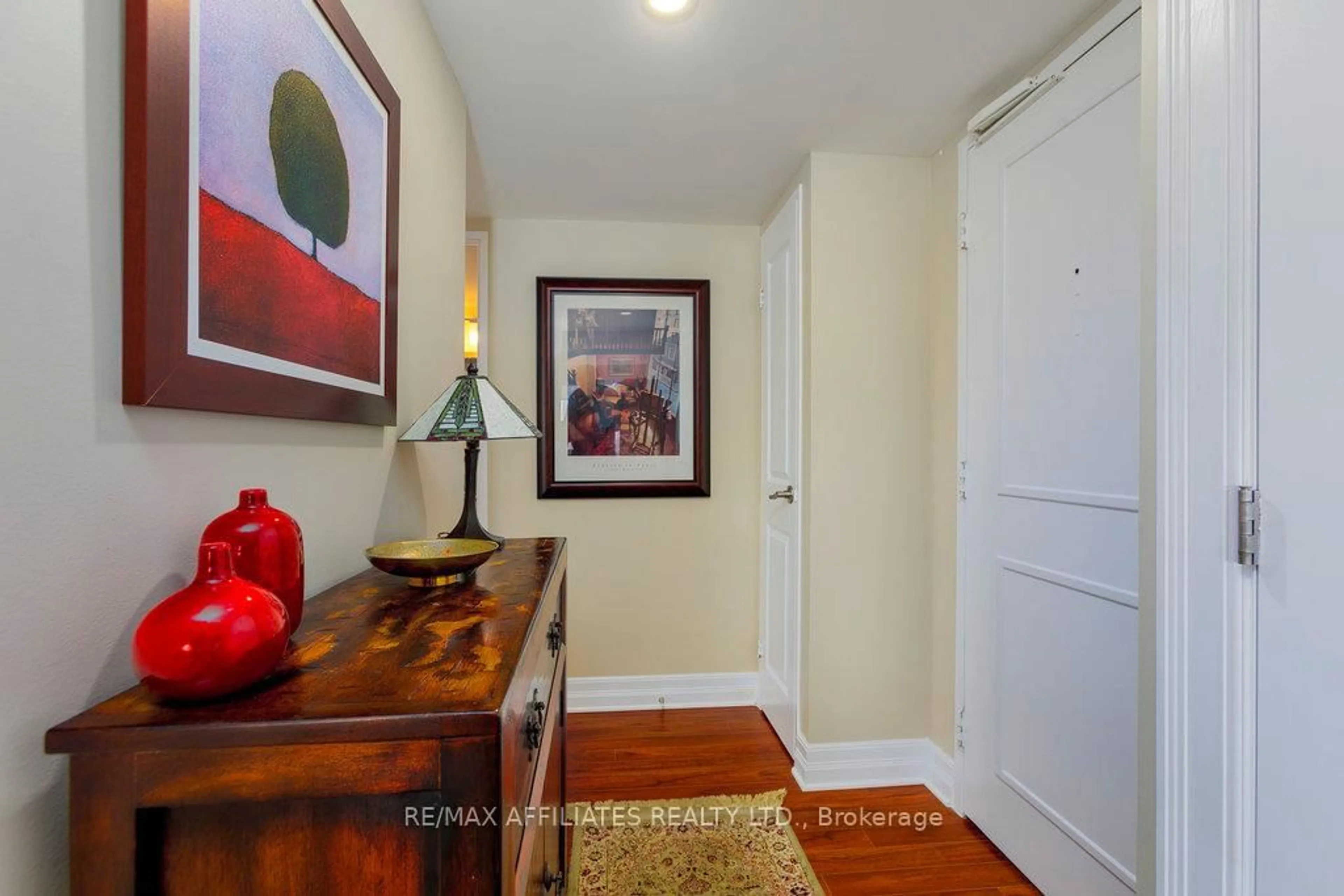 Indoor entryway for 1195 Richmond Rd #1705, Ottawa Ontario K2B 8E4