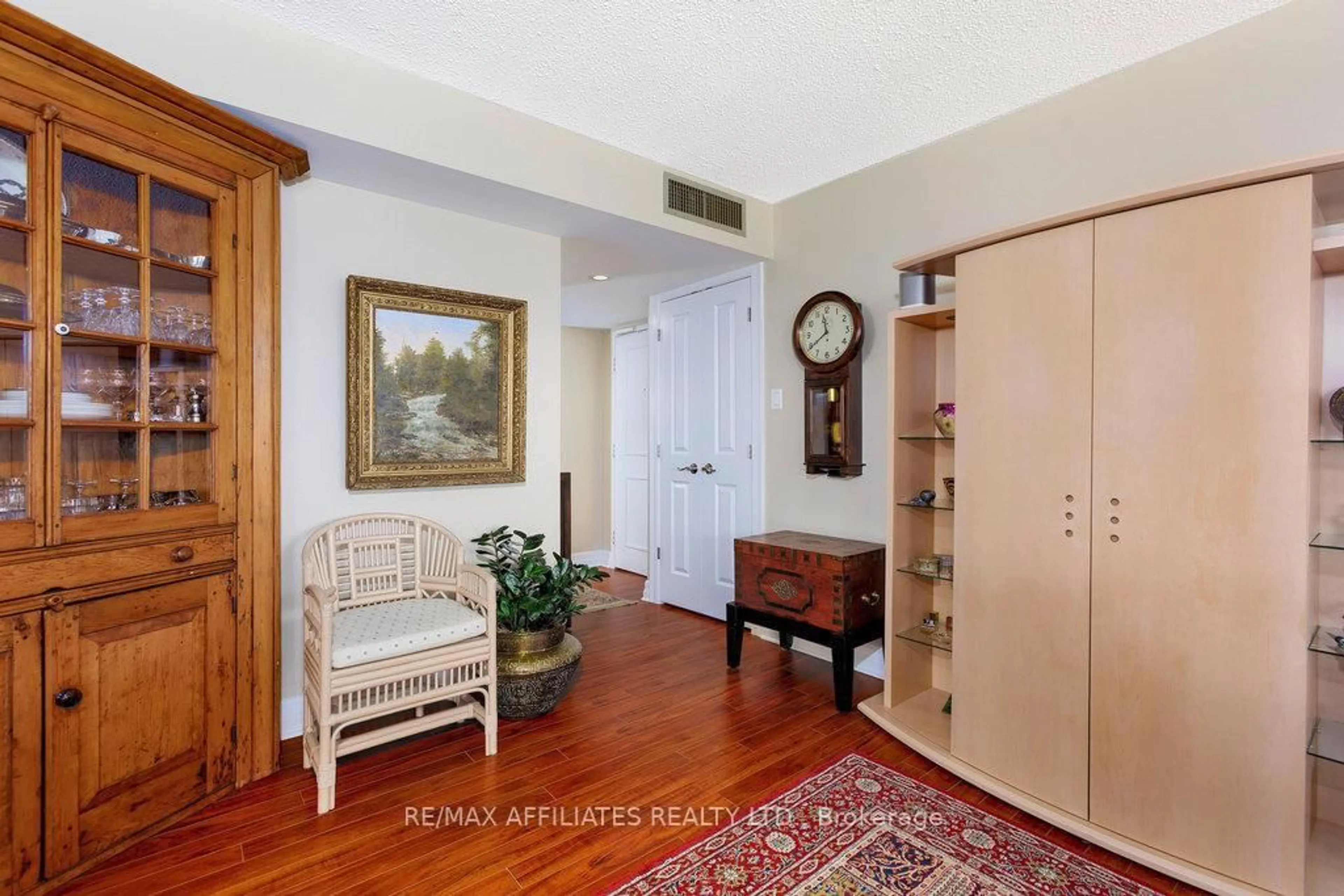 Indoor entryway for 1195 Richmond Rd #1705, Ottawa Ontario K2B 8E4