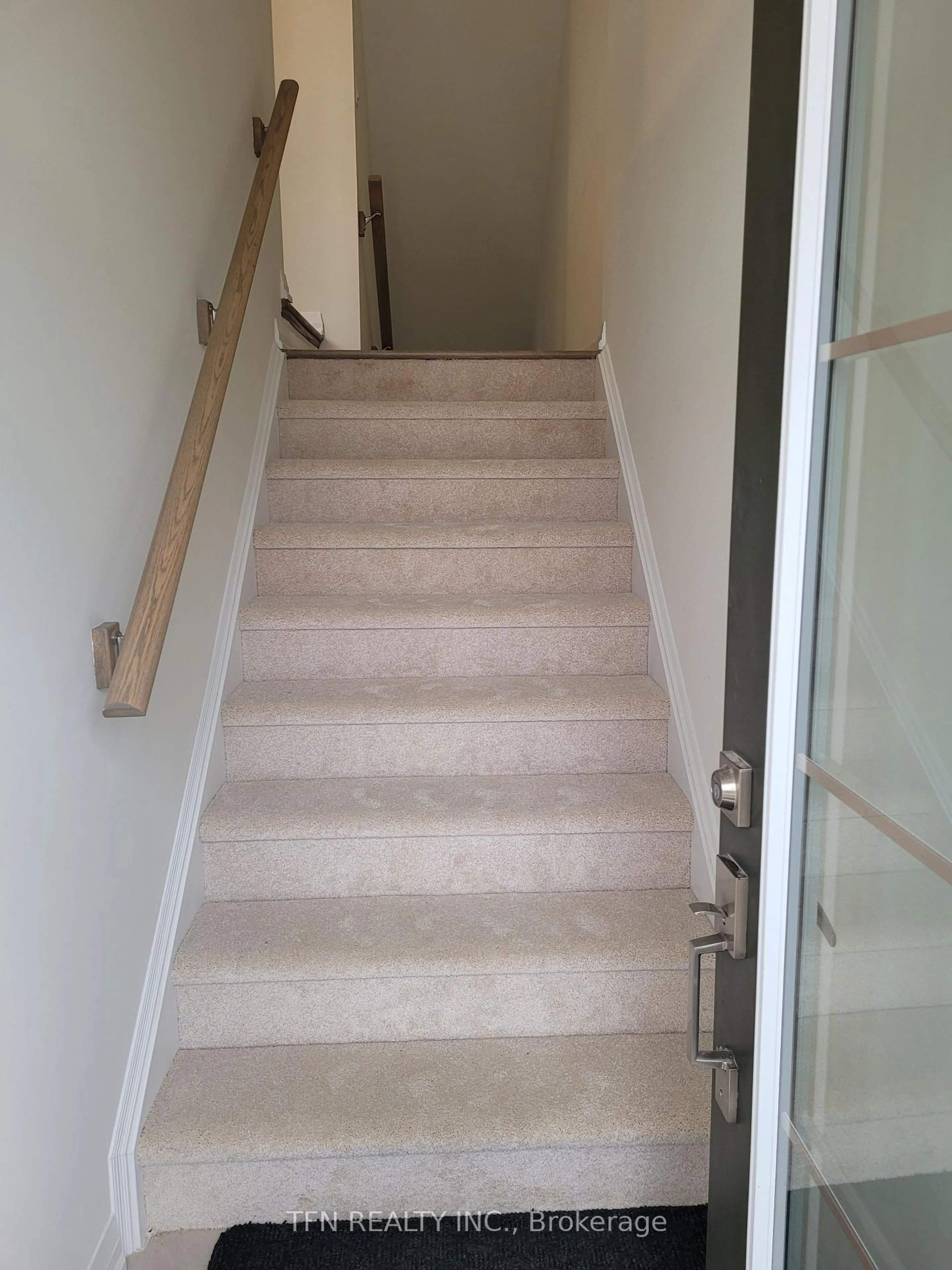 Stairs for 389 Conklin Rd #12, Brantford Ontario N3T 0Y3