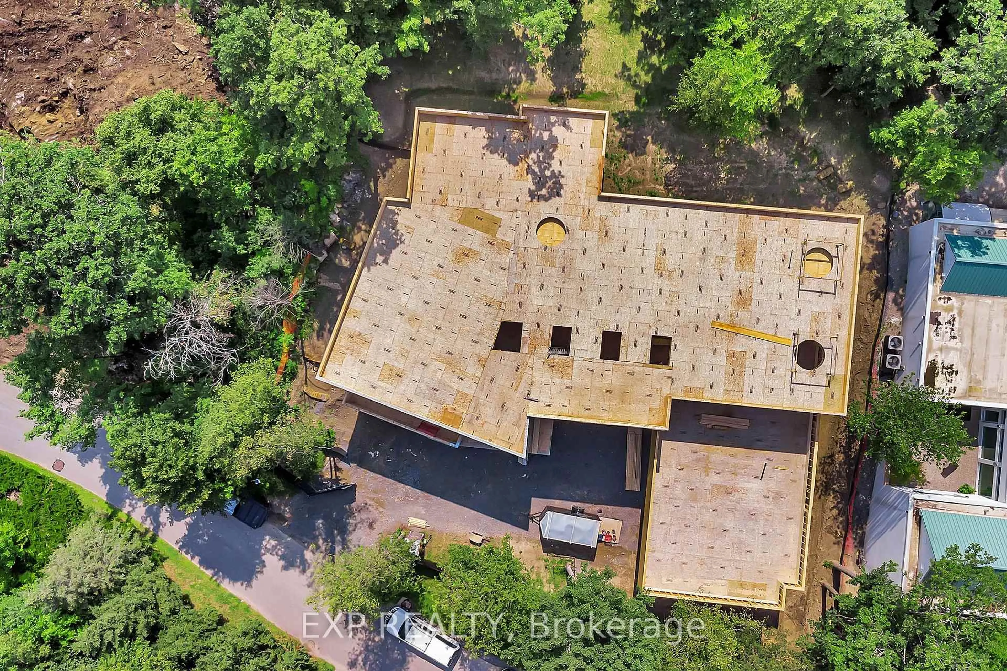 A pic from outside/outdoor area/front of a property/back of a property/a pic from drone, building for 15 Kanata Rockeries Private, Ottawa Ontario K2K 3P4