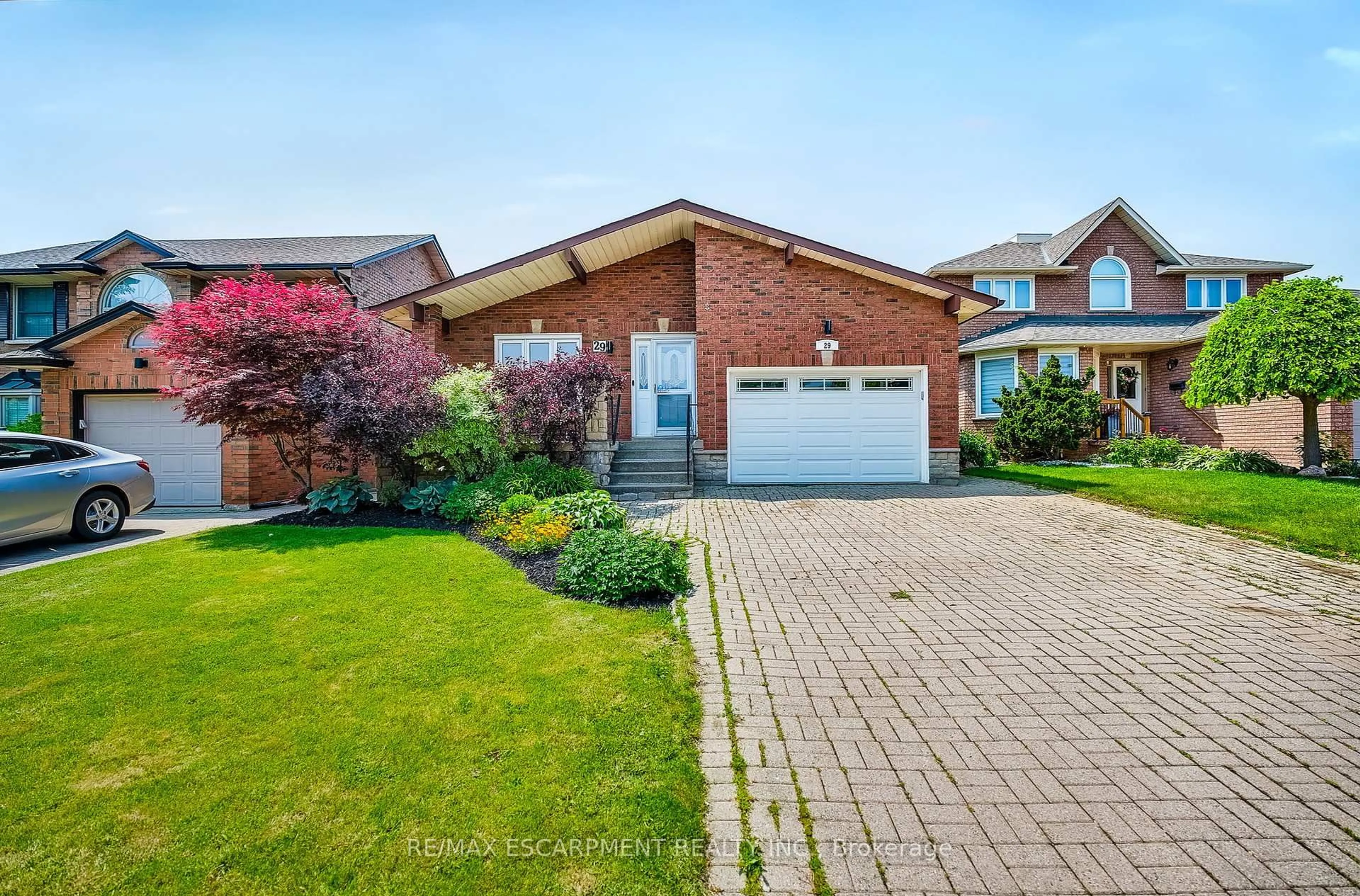 Home with brick exterior material, street for 29 Guildwood Dr, Hamilton Ontario L9C 7K2