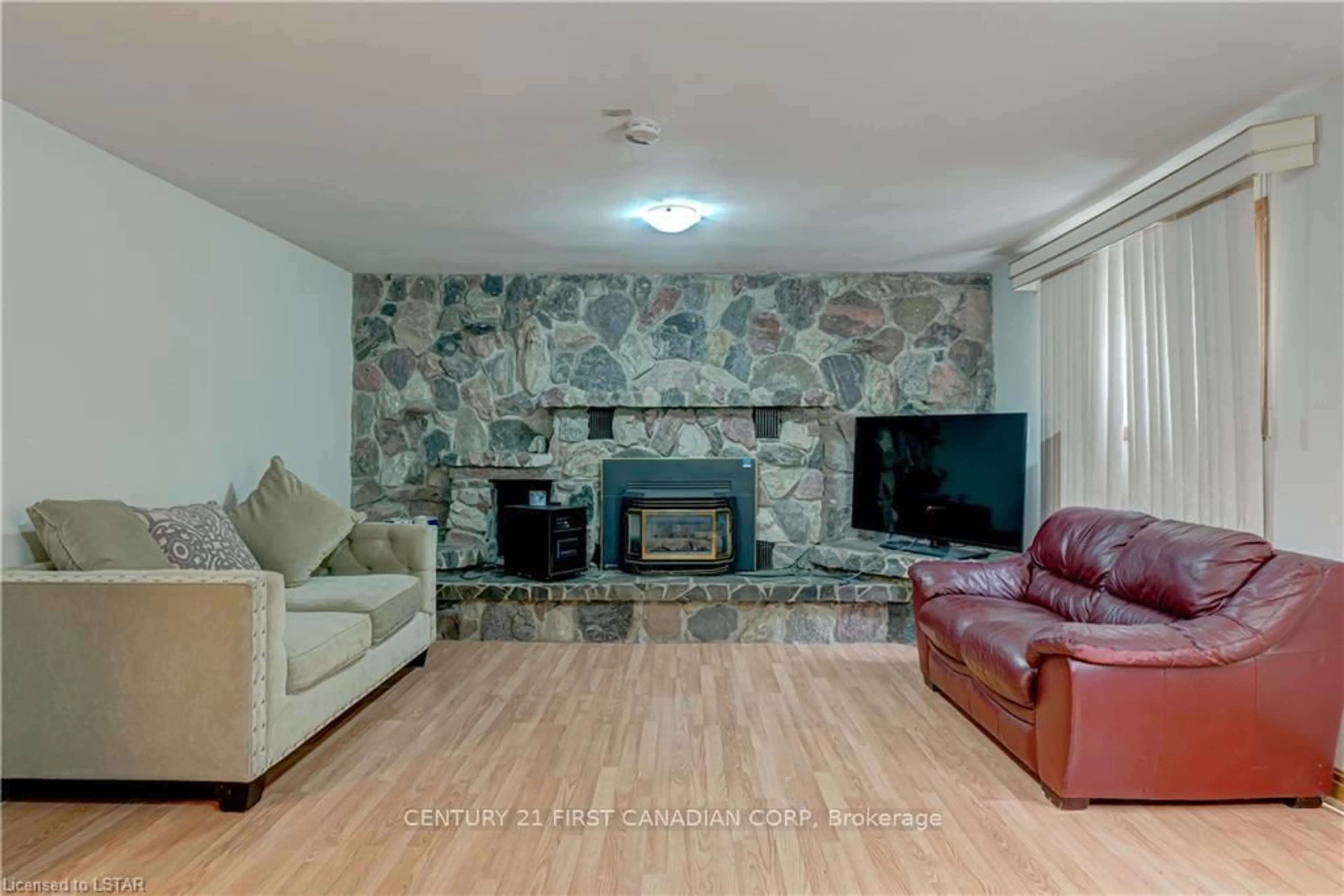 Living room with furniture, unknown for 28 REDFORD Rd, London North Ontario N5X 3V5