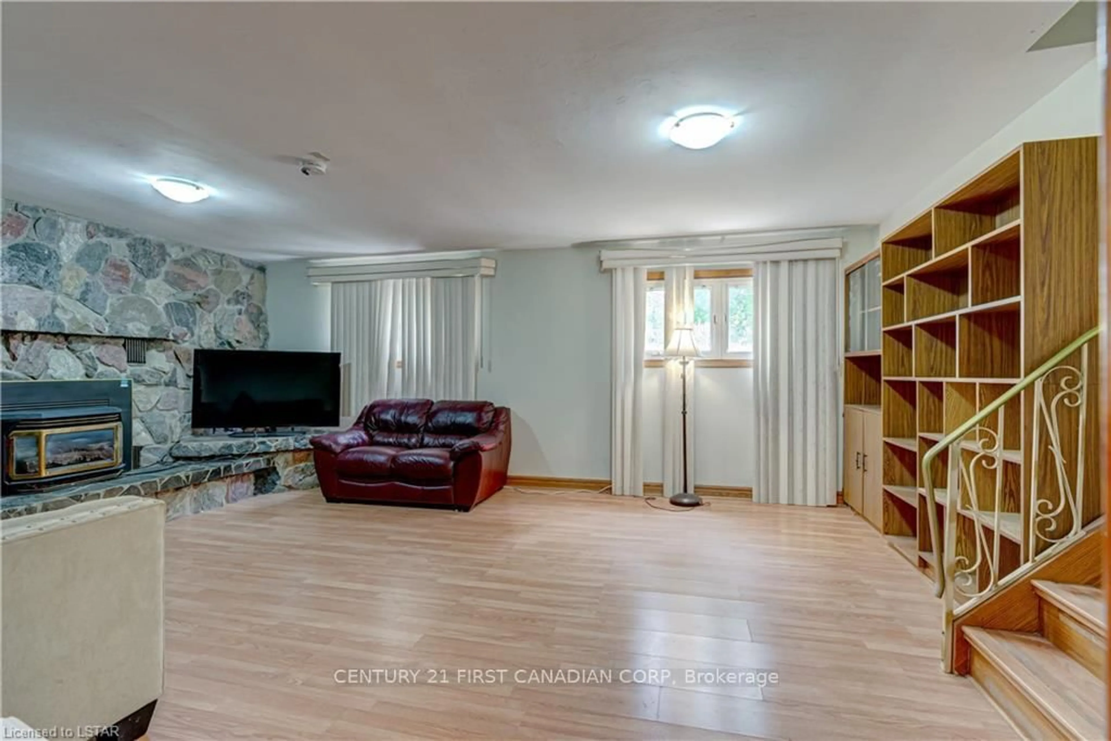 Living room with furniture, unknown for 28 REDFORD Rd, London North Ontario N5X 3V5