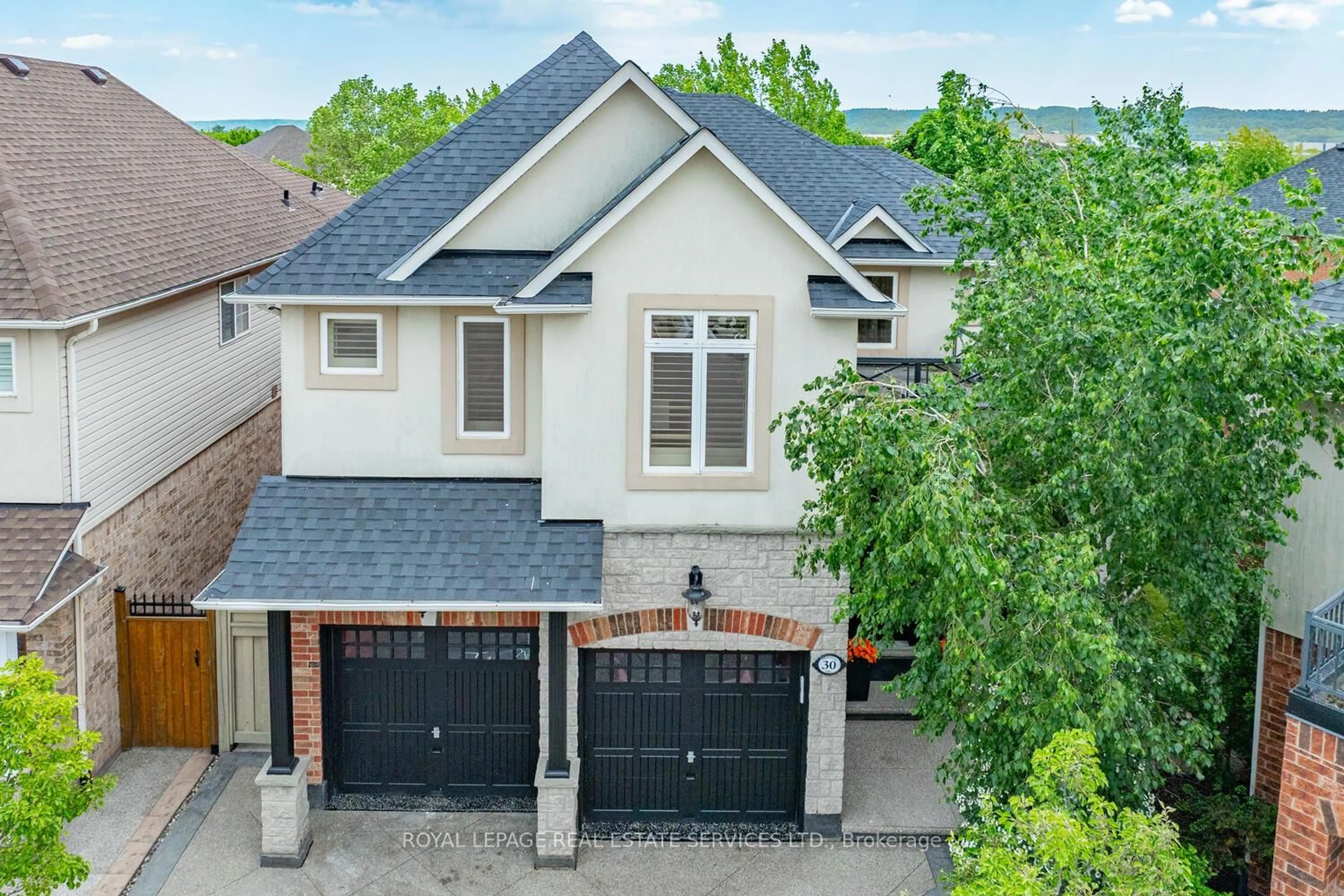 A pic from outside/outdoor area/front of a property/back of a property/a pic from drone, street for 30 Seacove Crt, Hamilton Ontario L8E 0B3