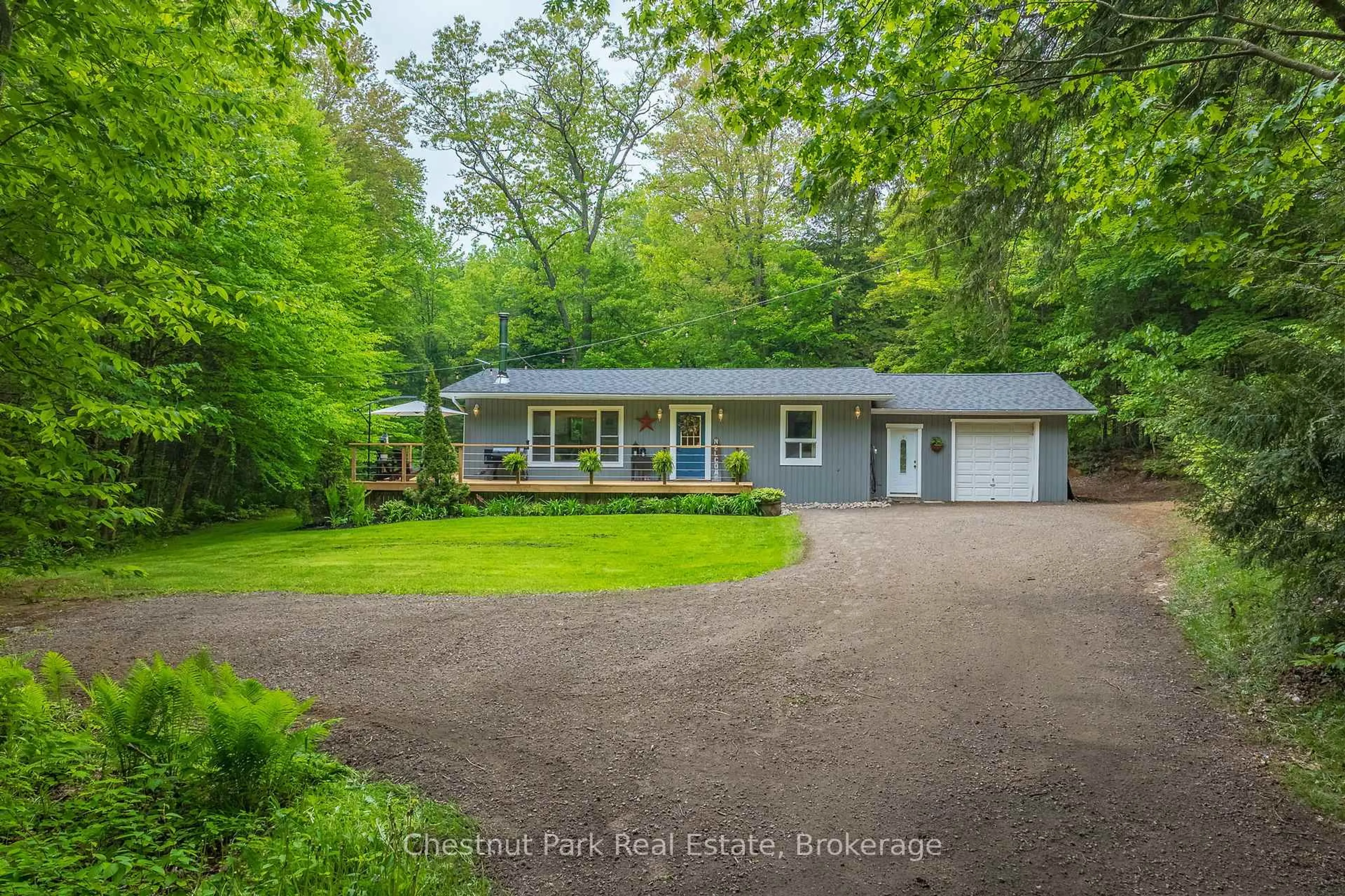 A pic from outside/outdoor area/front of a property/back of a property/a pic from drone, water/lake/river/ocean view for 1053 Holiday Park Dr, Bracebridge Ontario P1L 1W9