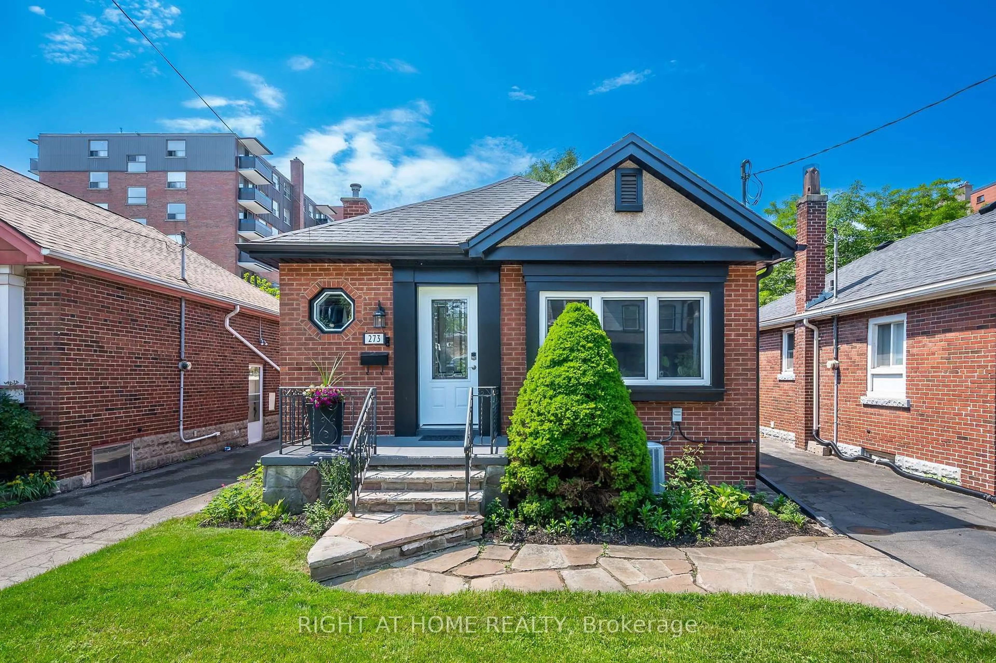 Home with brick exterior material, street for 273 Bold St, Hamilton Ontario L8P 1V9