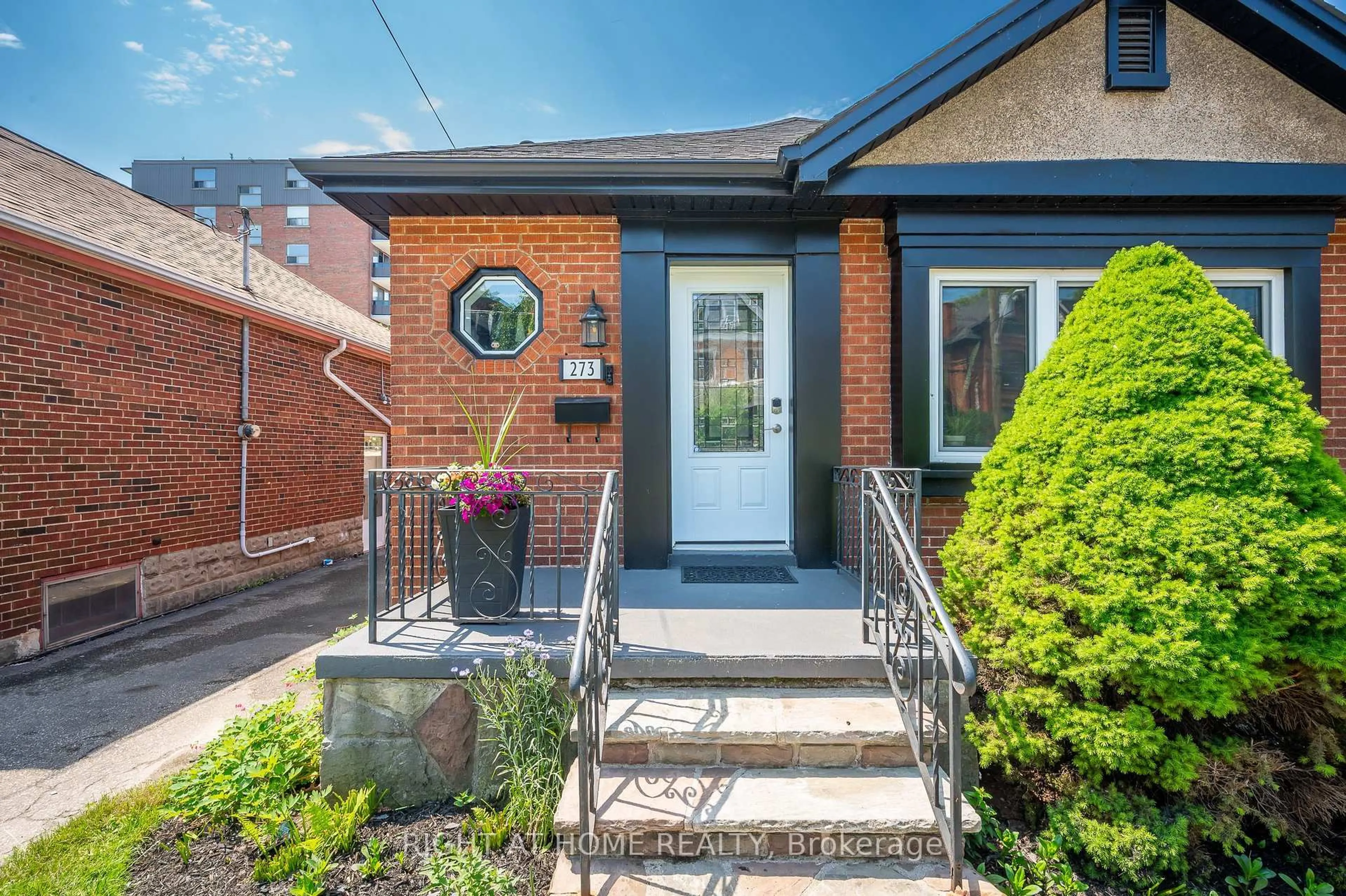 Home with brick exterior material, street for 273 Bold St, Hamilton Ontario L8P 1V9