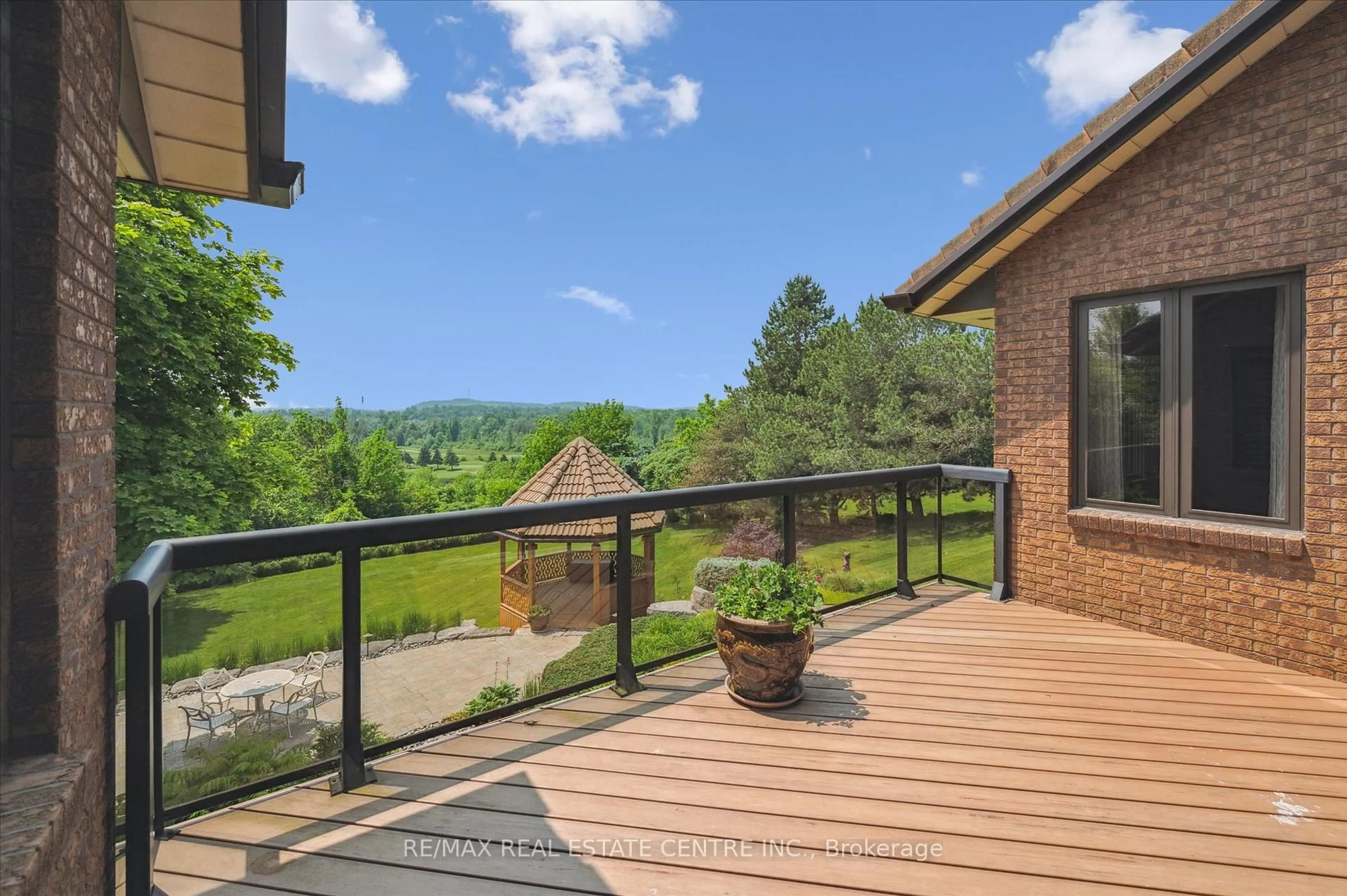 Patio, unknown for 211 Edgehill Dr, Kitchener Ontario N2P 2C6