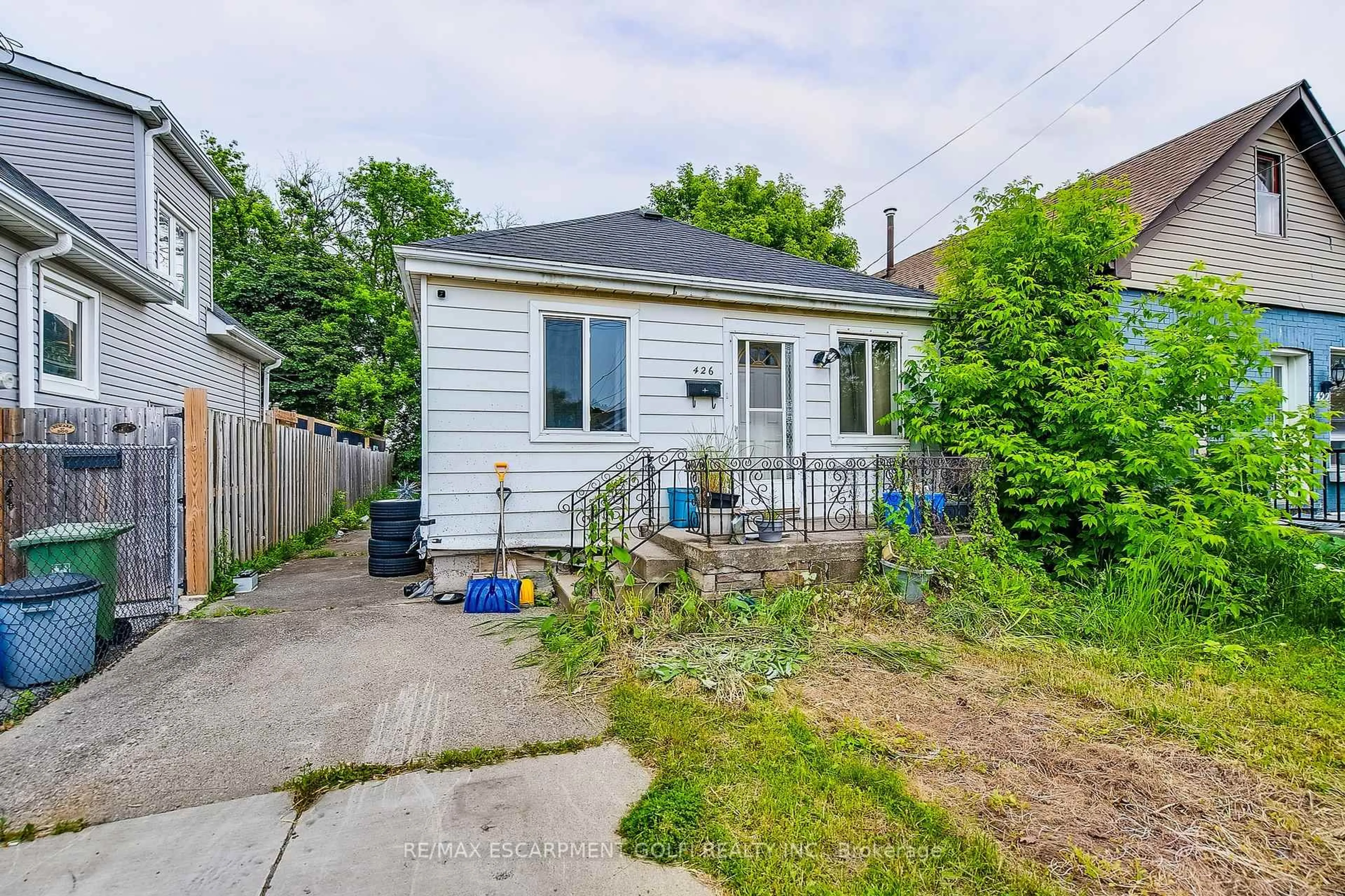 Shed for 426 Osborne St, Hamilton Ontario L8H 6S9