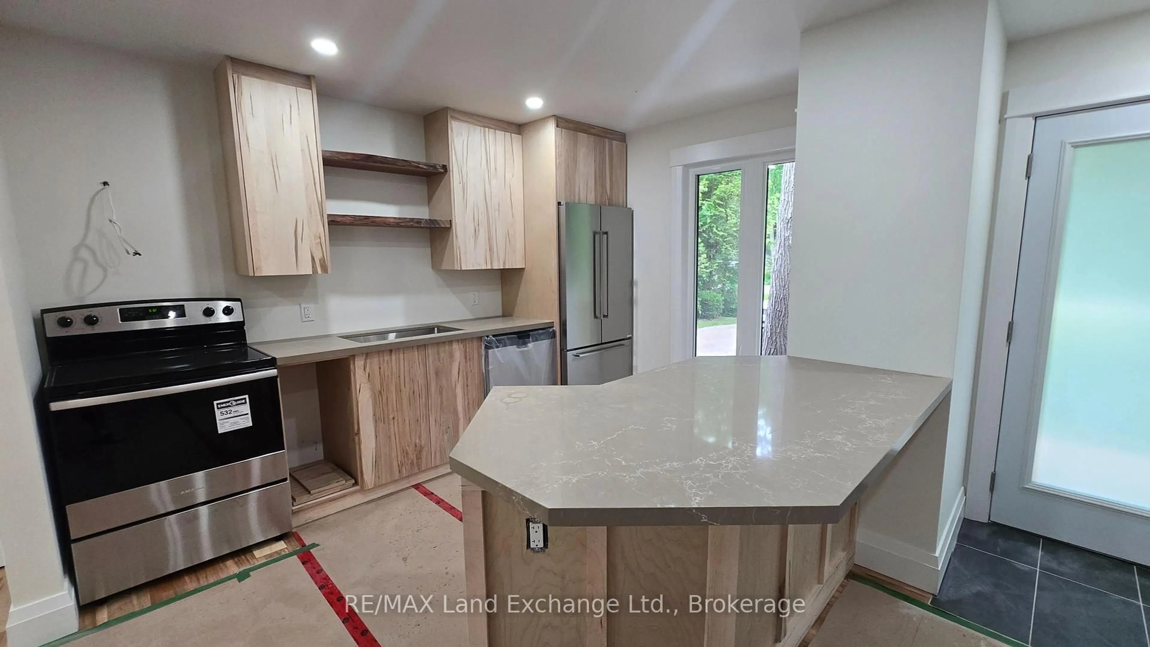 Open concept kitchen, ceramic/tile floor for 325 Ojibwa Tr, Huron-Kinloss Ontario N0G 2R0