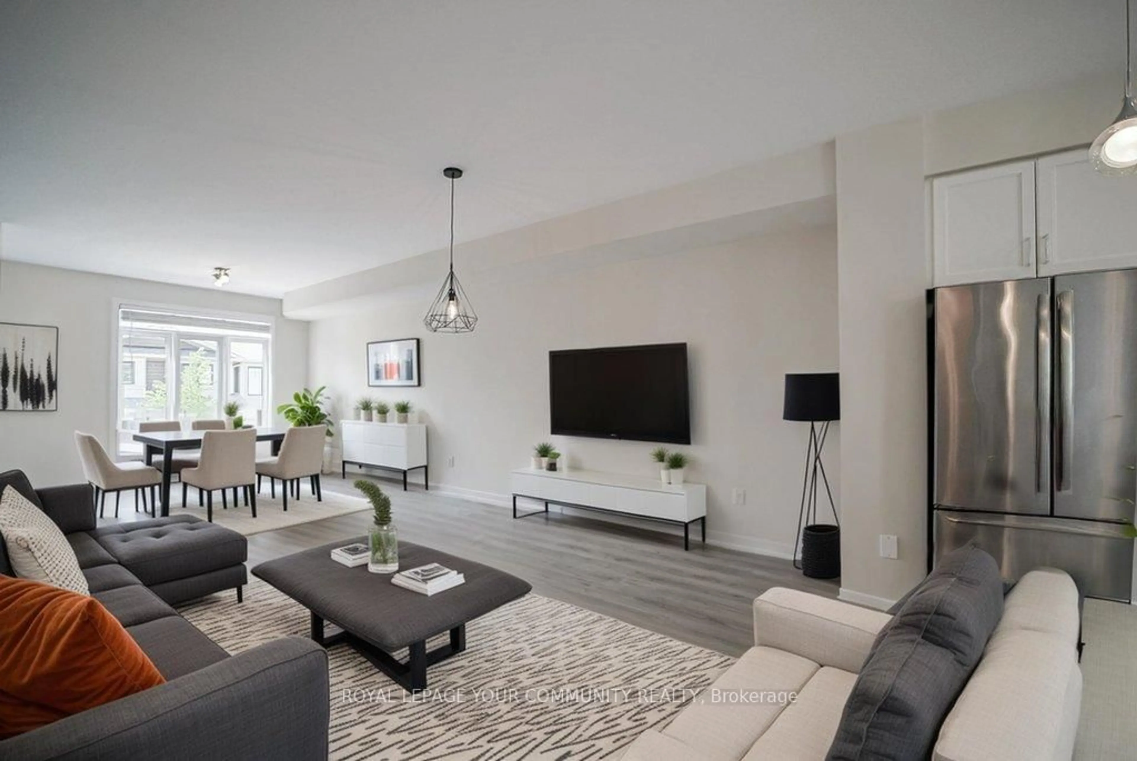 Living room with furniture, unknown for 22 Waterview Lane, Grimsby Ontario L3M 0H2