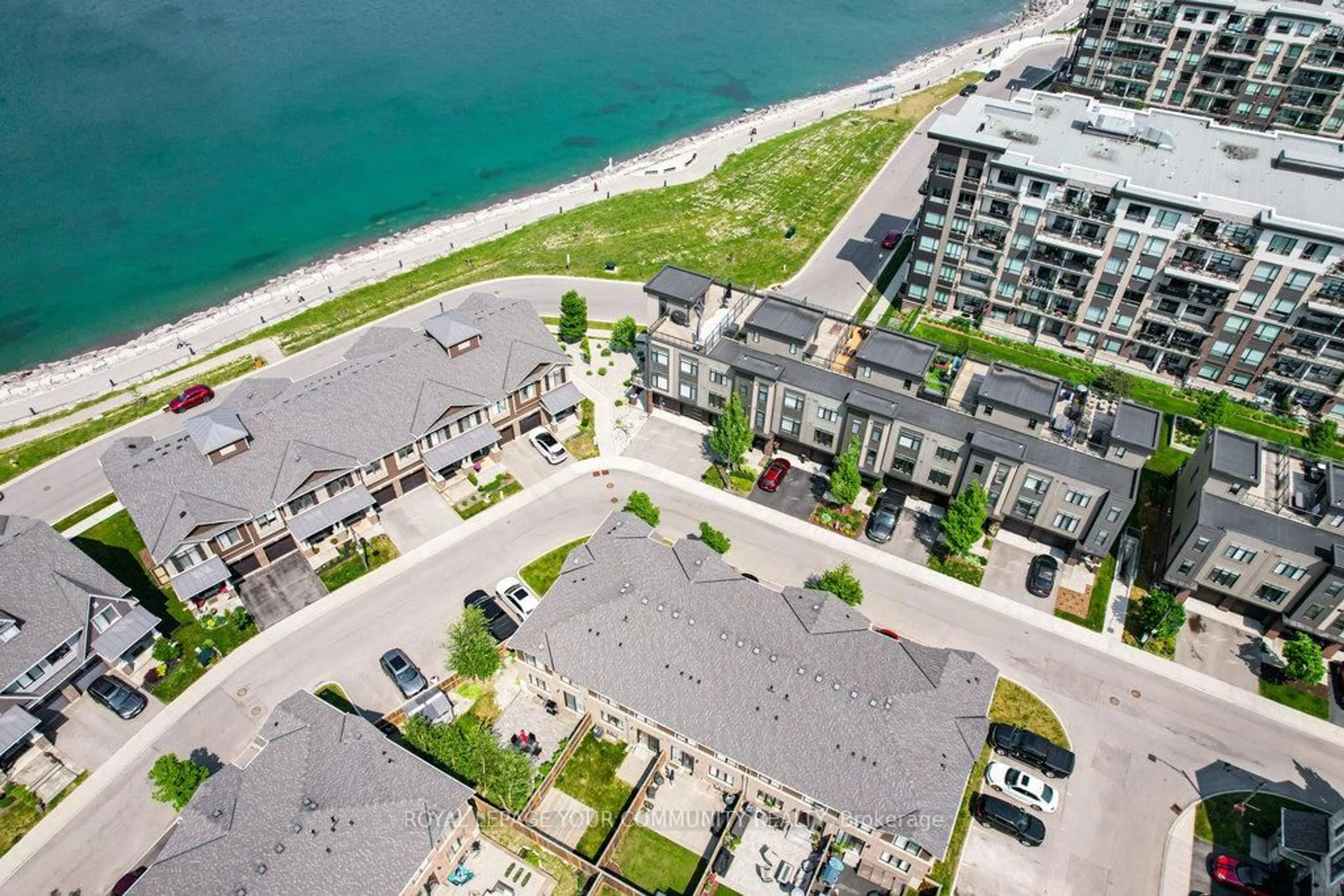 A pic from outside/outdoor area/front of a property/back of a property/a pic from drone, street for 22 Waterview Lane, Grimsby Ontario L3M 0H2