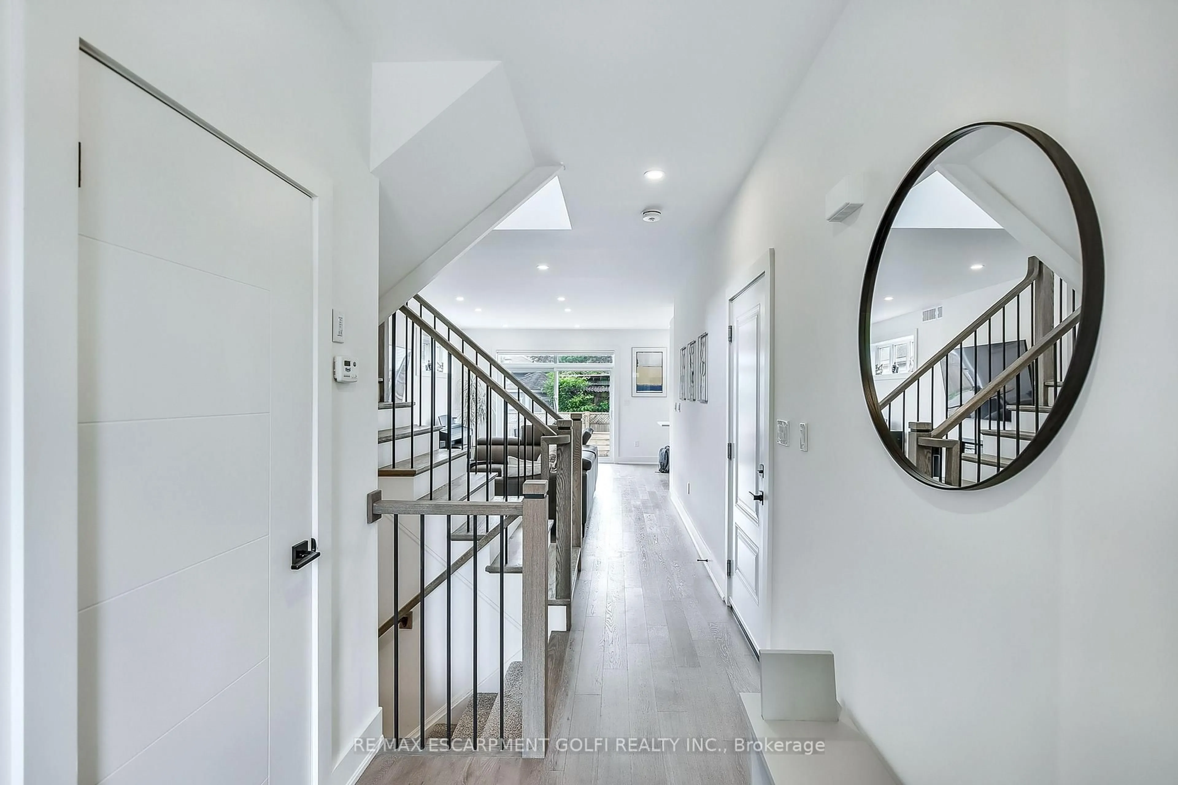 Indoor entryway for 9 Princeton Common, St. Catharines Ontario L2N 2H2