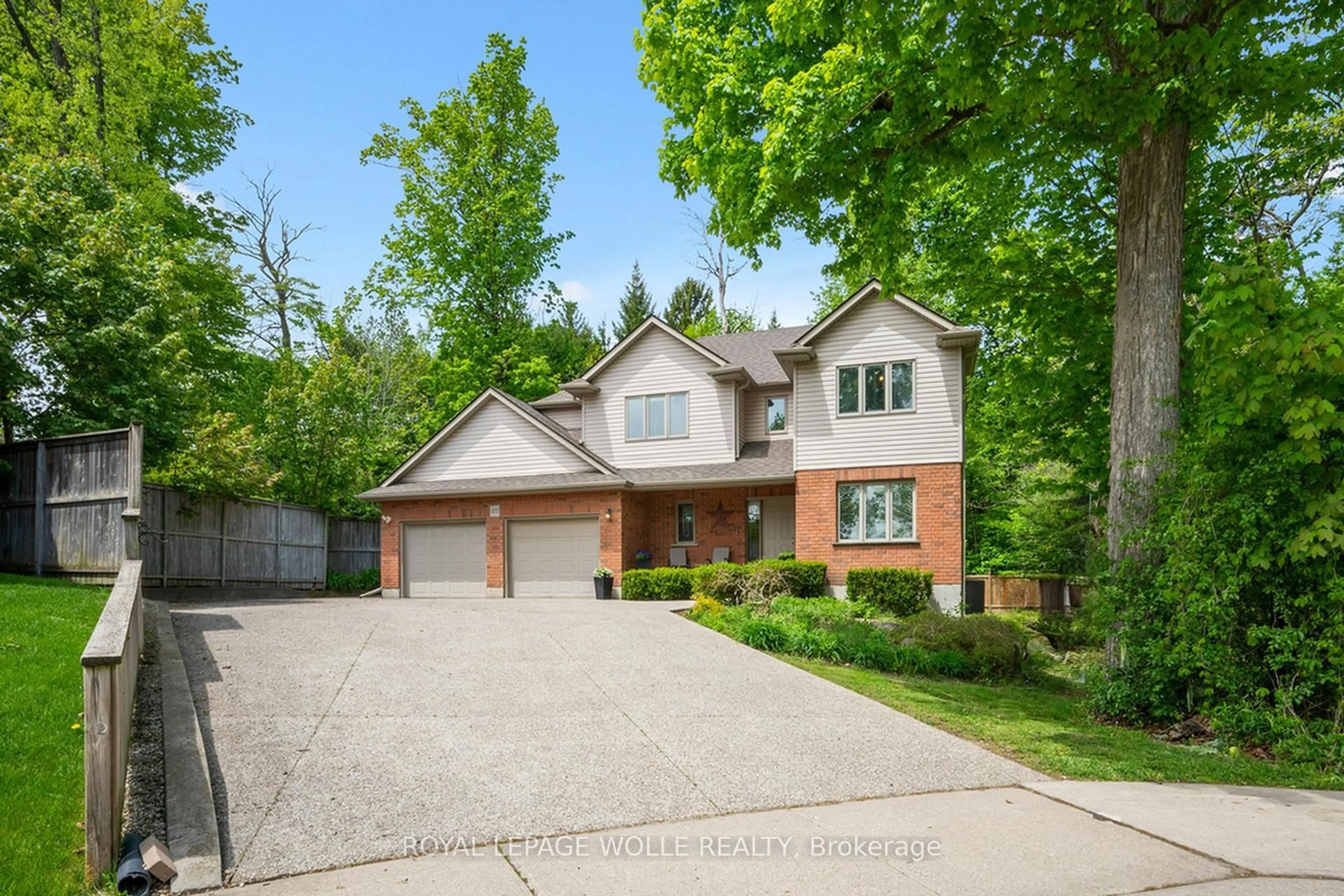 Home with brick exterior material, street for 35 Dayman Crt, Kitchener Ontario N2M 3A1