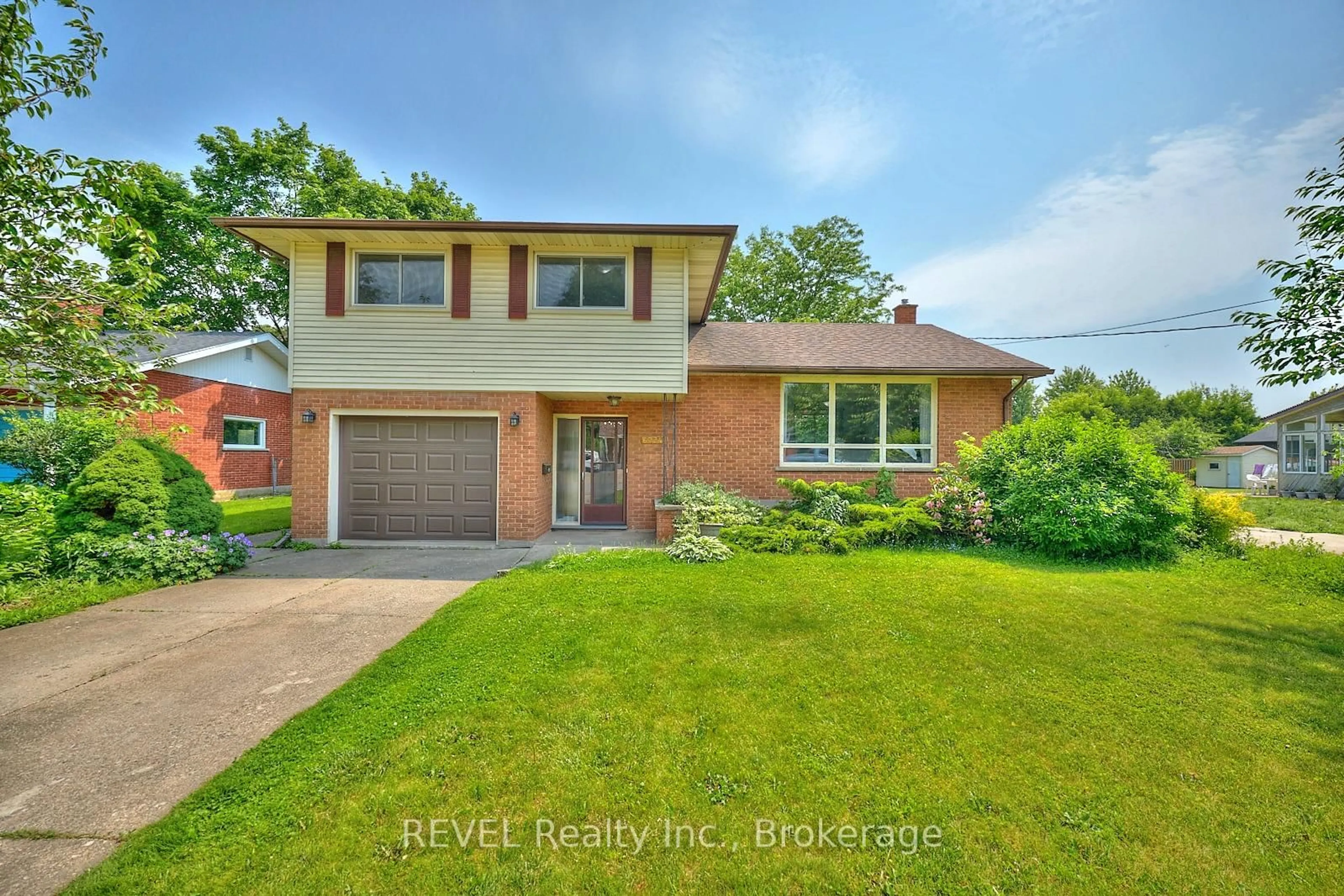 Home with brick exterior material, street for 6724 McMicking St, Niagara Falls Ontario L2J 1X3