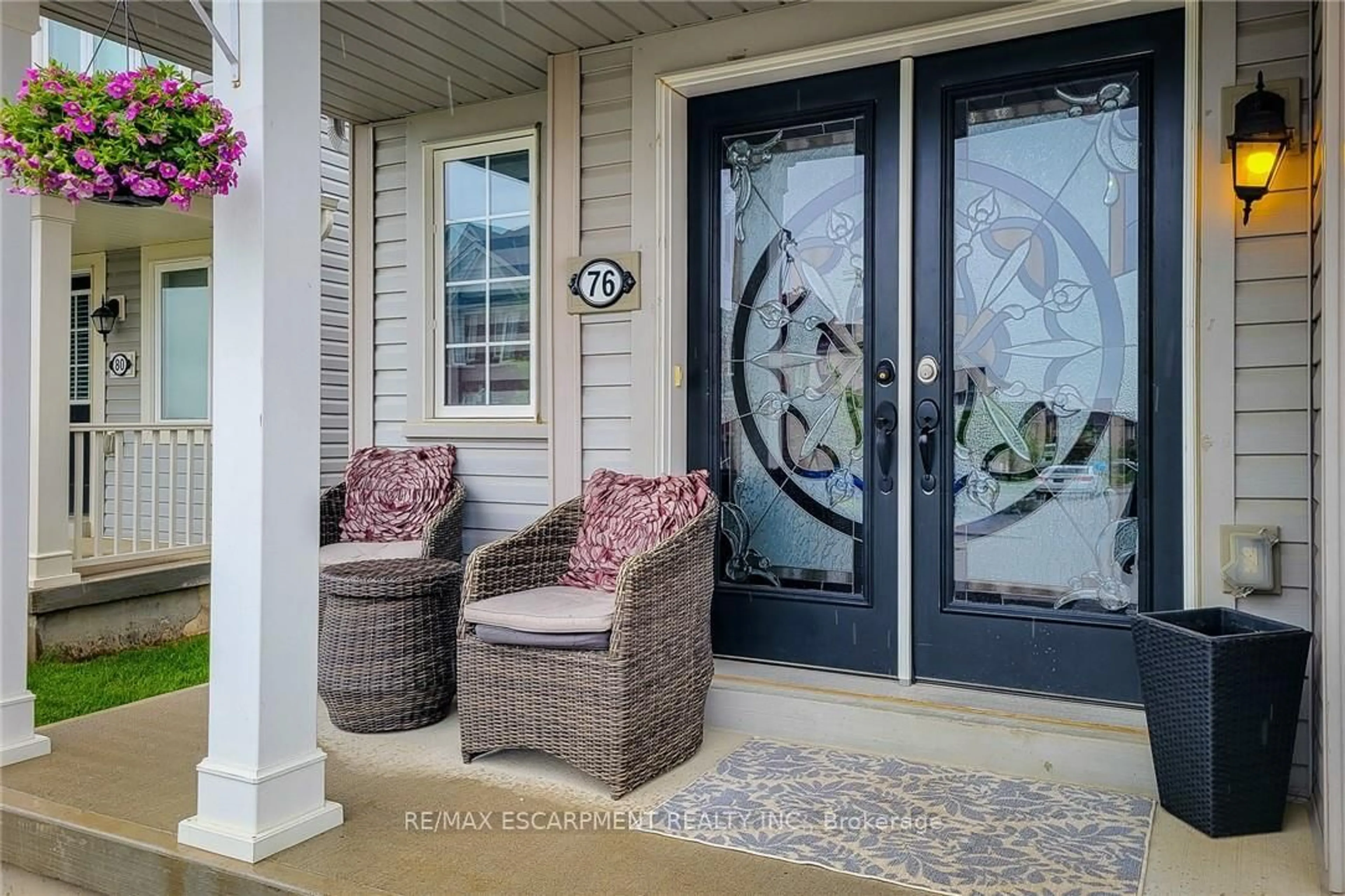 Indoor entryway for 76 McAllistar Dr, Hamilton Ontario L0R 1C0